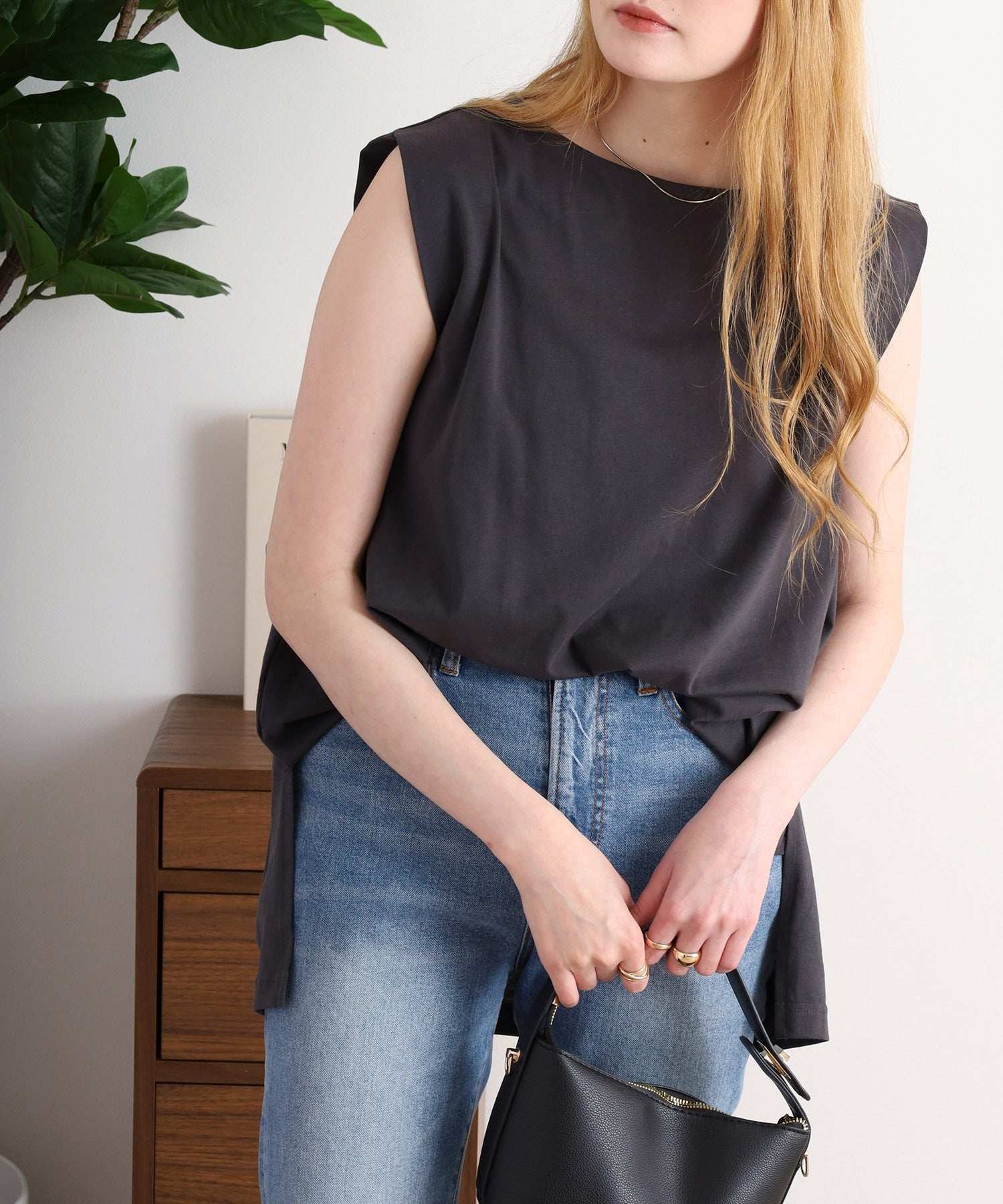 アットワン atONE 肩タックノースリーブボートネックTシャツ (チャコールグレー) チャコールグレー
