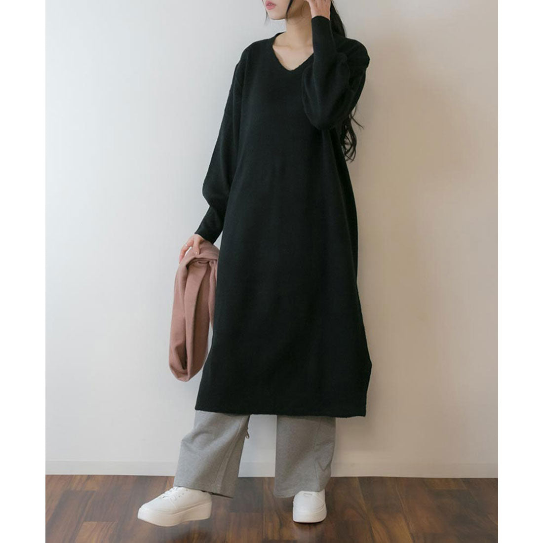 アットワン atONE Vネックニットワンピース,ブラック