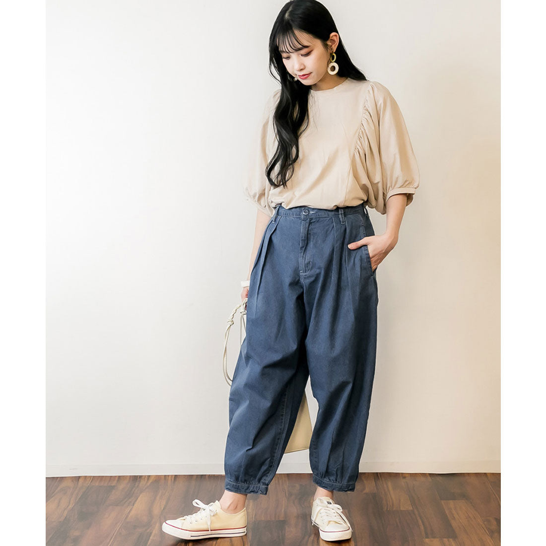 アットワン atONE タック入りアラジンデニムパンツ (BLUE) ブルー