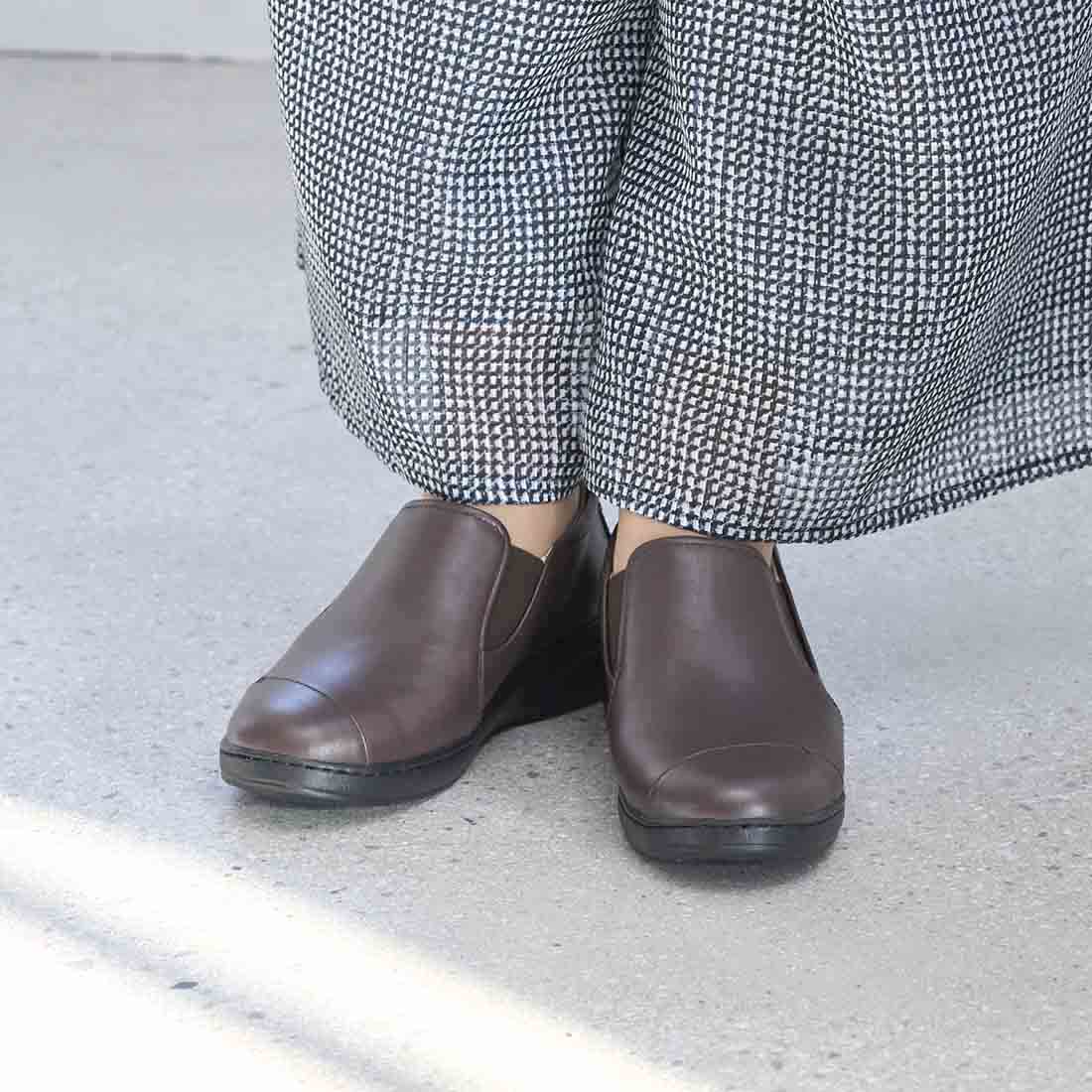 アトリエ Atelier 【3E】【レイン対応】切り替えデザインスリッポンシューズ