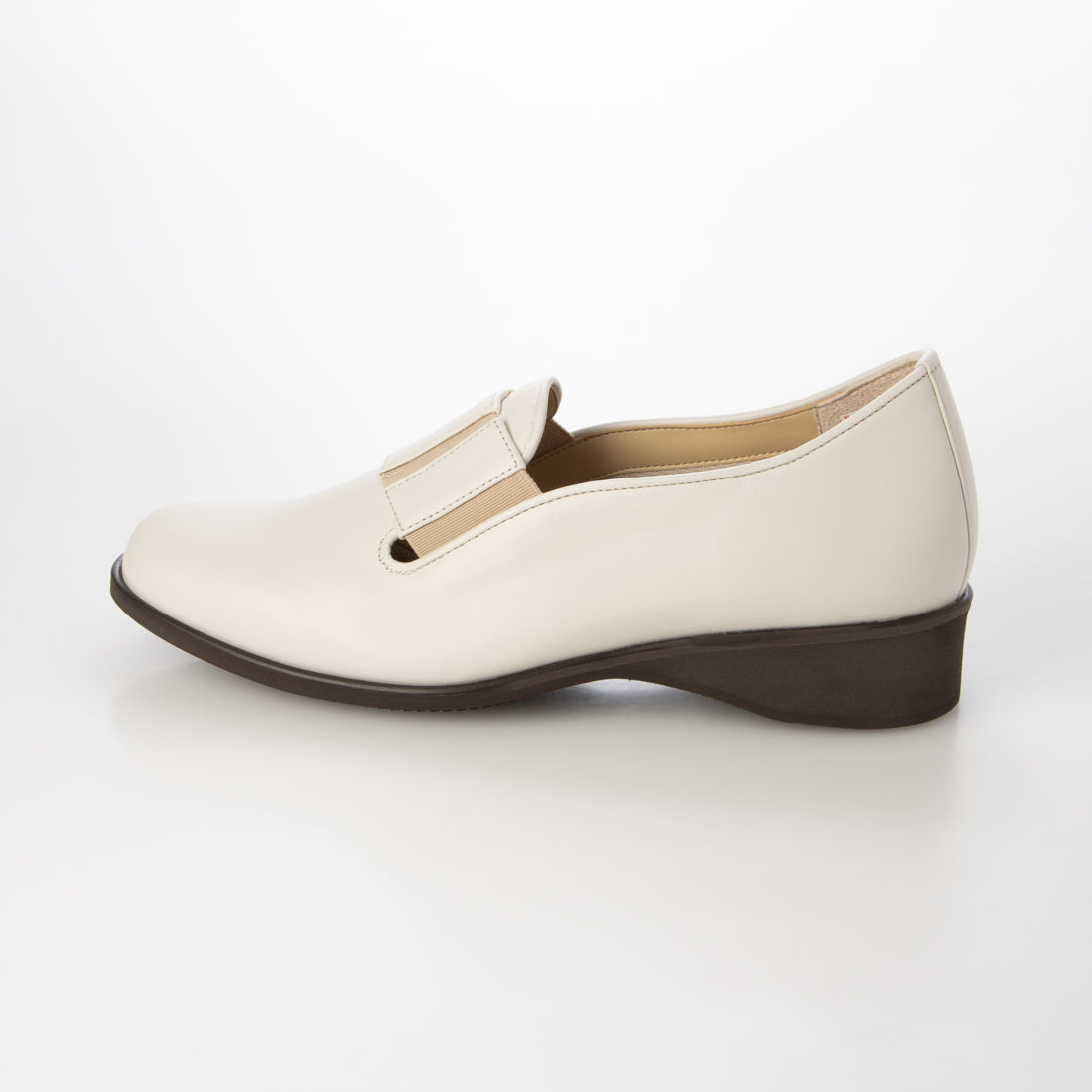 アトリエ Atelier 【3E】ラバーバンド付きラウンドトゥシューズ (ホワイトB) ホワイトB