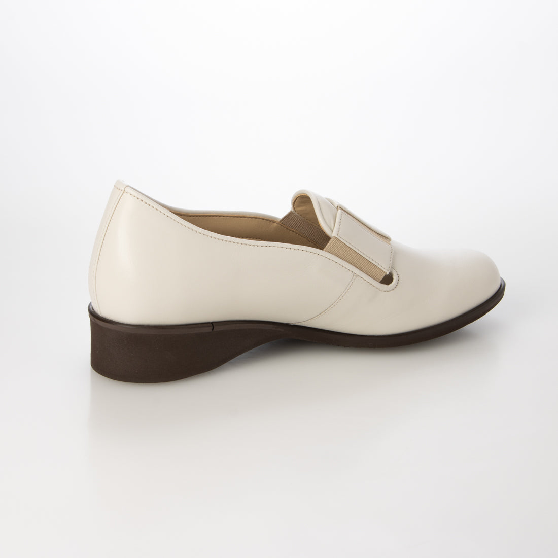 アトリエ Atelier 【3E】ラバーバンド付きラウンドトゥシューズ (ホワイトB) ホワイトB