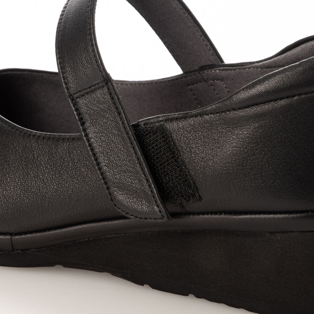 アトリエ Atelier 【3E】Vカットストラップシューズ