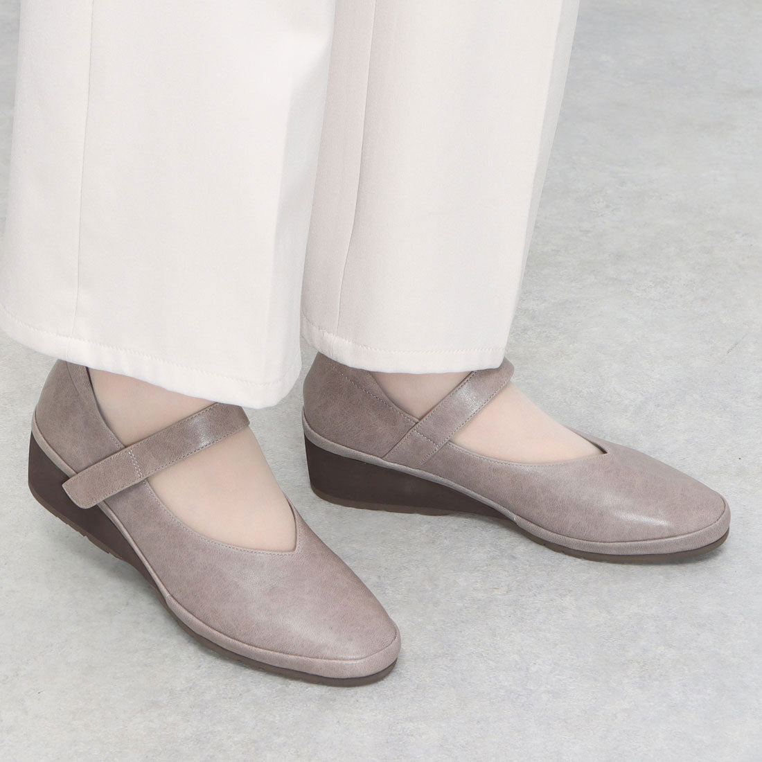 アトリエ Atelier 【3E】Vカットストラップシューズ