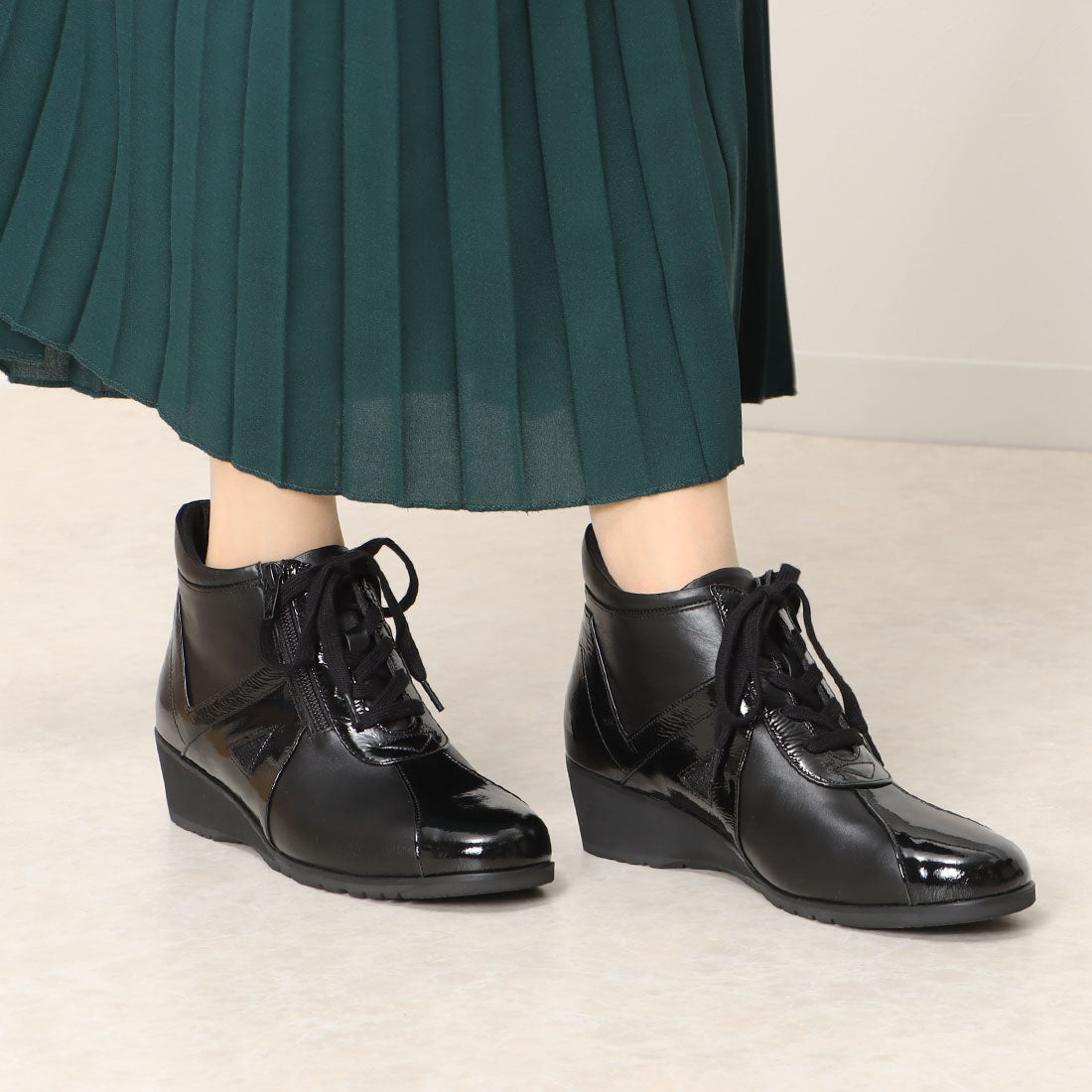 アトリエ Atelier 【3E】レースアップウエッジヒールスニーカー