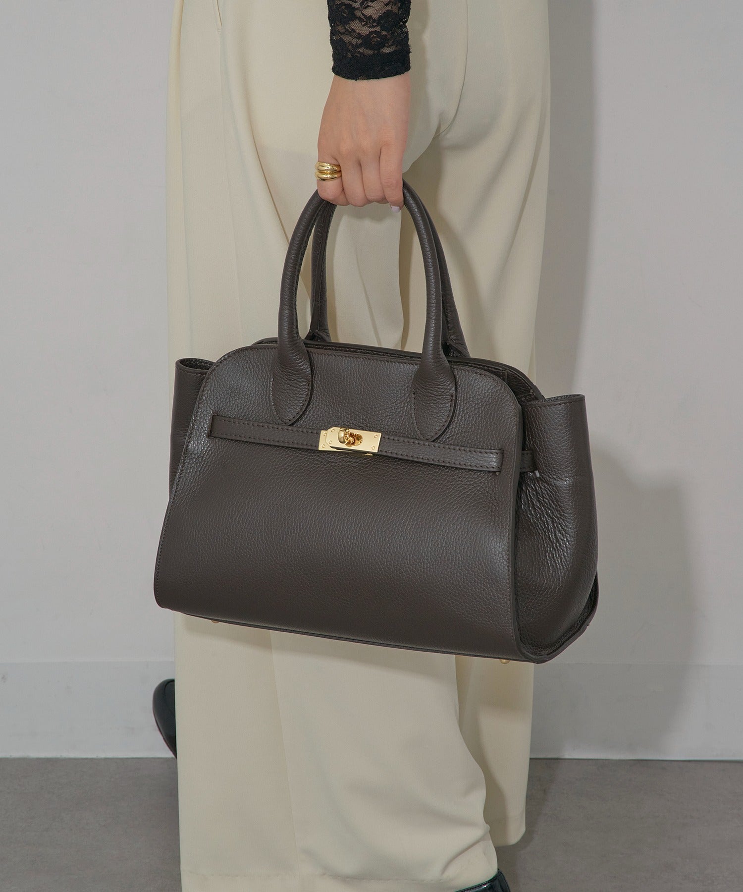 オウレンティ AULENTTI カウレザー金具ベルトショルダーバッグ DOLLARO(M&E) FB-7910-DO (ダークブラウン) ダークブラウン