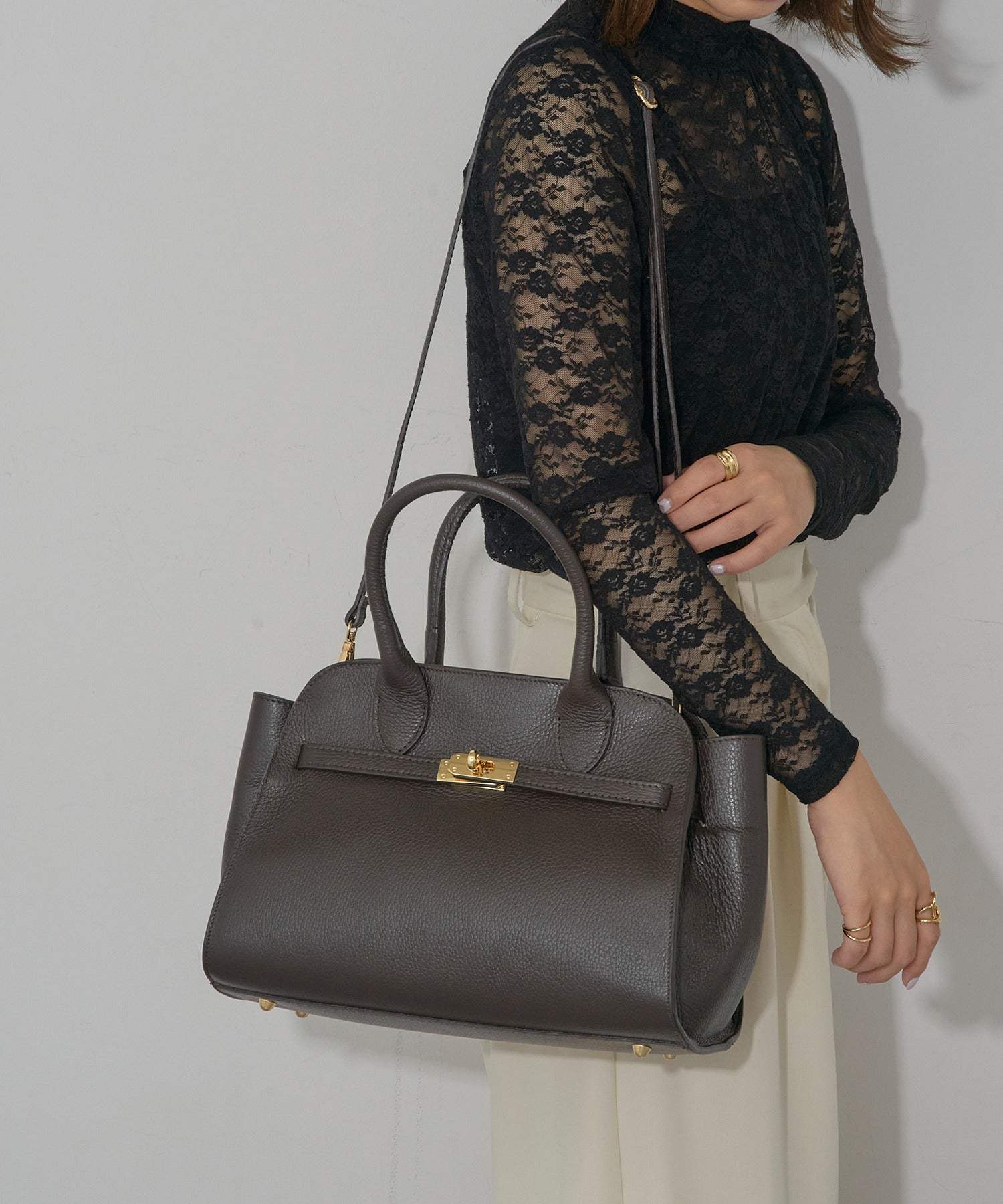 オウレンティ AULENTTI カウレザー金具ベルトショルダーバッグ DOLLARO(M&E) FB-7910-DO (ダークブラウン) ダークブラウン