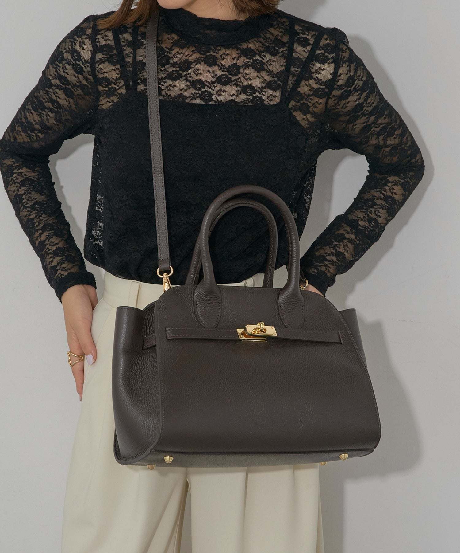 オウレンティ AULENTTI カウレザー金具ベルトショルダーバッグ DOLLARO(M&E) FB-7910-DO (ダークブラウン) ダークブラウン