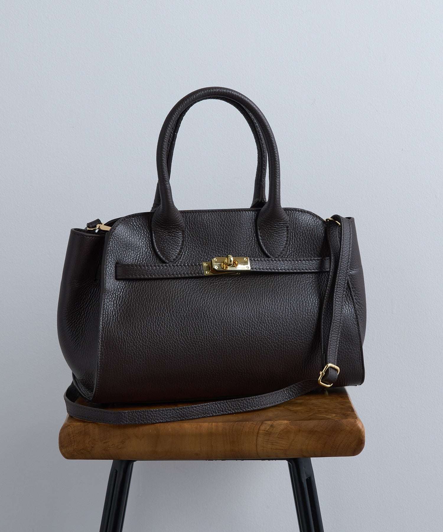 オウレンティ AULENTTI カウレザー金具ベルトショルダーバッグ DOLLARO(M&E) FB-7910-DO (ダークブラウン) ダークブラウン