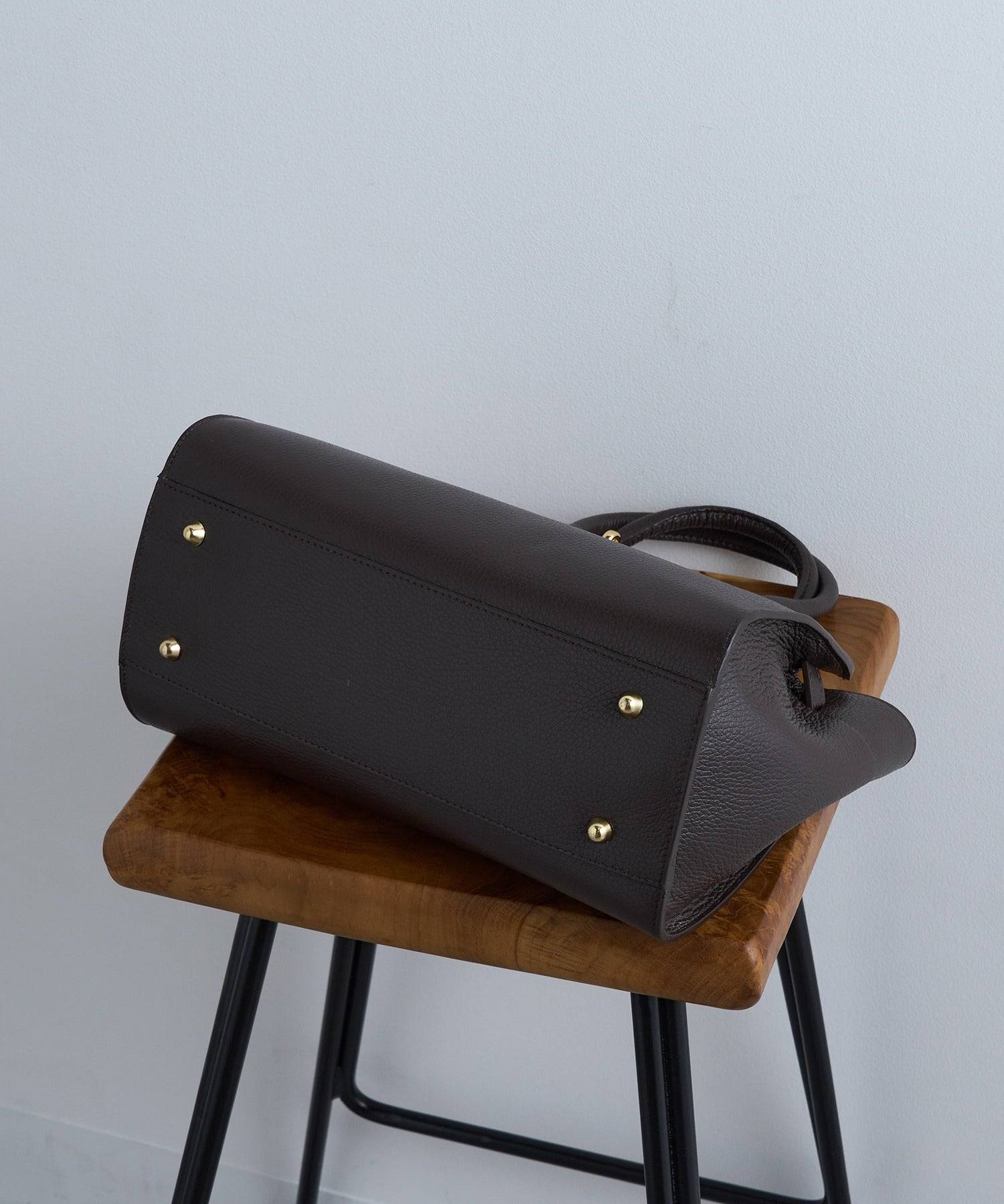 オウレンティ AULENTTI カウレザー金具ベルトショルダーバッグ DOLLARO(M&E) FB-7910-DO (ダークブラウン) ダークブラウン