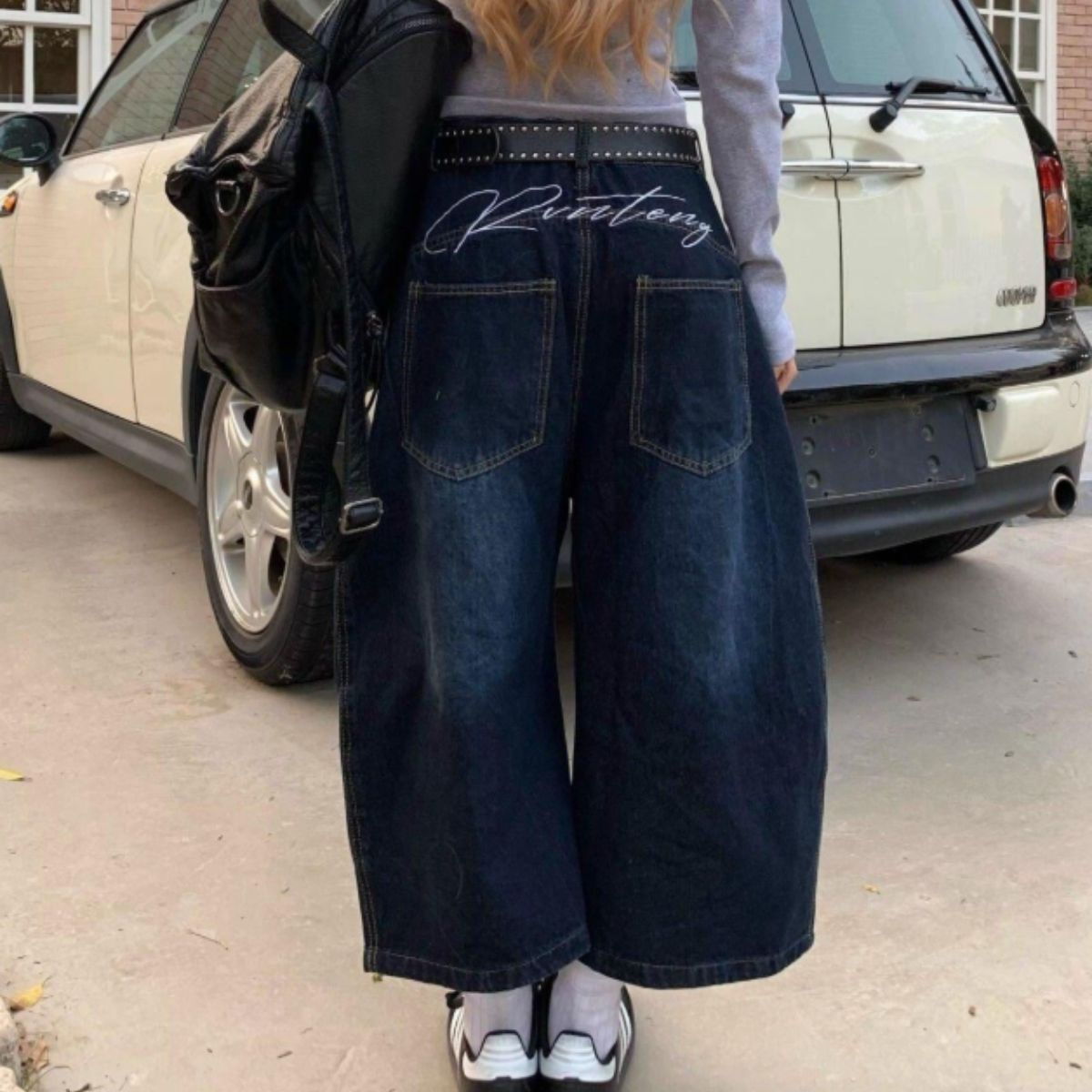 ベルシー Belle Cie デニムパンツ ワイドパンツ ジーンズ クロップド 半端丈 カーブ レディース 韓国ファッション ロゴ入り 立体カット Y2K ボリューム 個性派 夏 (ネイビー) ネイビー