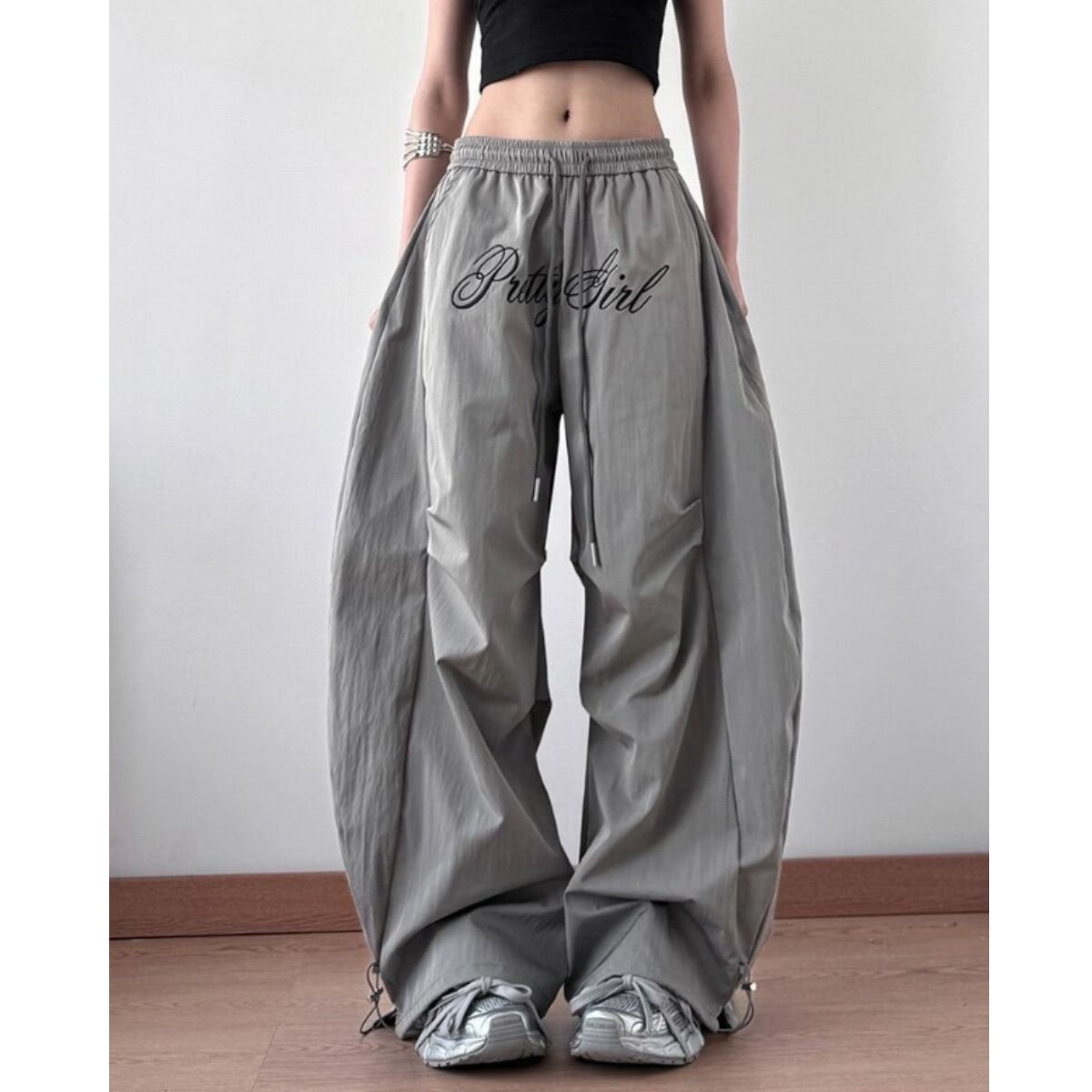 ベルシー Belle Cie ワイドパンツ Y2K ゆるだぼ ロゴ ストリートパンツ 裾絞り 夏 レディース 韓国ファッション ダンス ドロスト 刺繍 ダボパン ウエストゴム (グレー) グレー