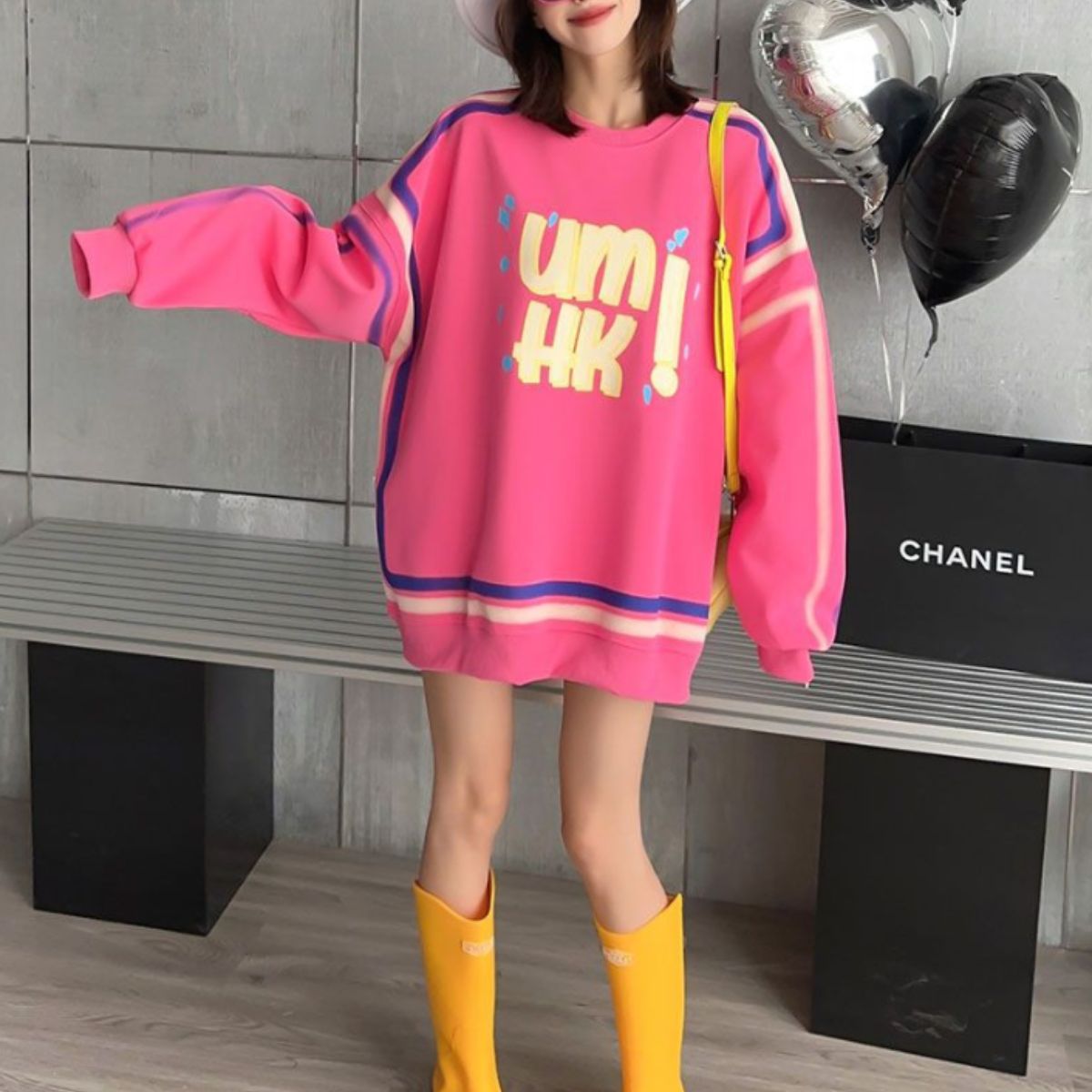 ベルシー Belle Cie トップス スウェット トレーナー ロゴ ネオン プルオーバー 秋 レディース 韓国ファッション POP ダンス 衣装 ゆるダボ 体型カバー ビビッド (アイボリー) アイボリー