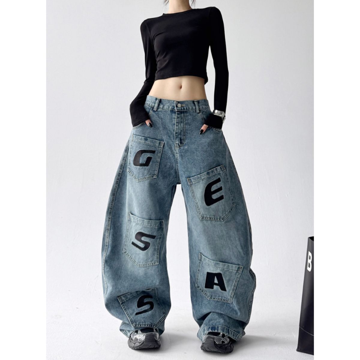 ベルシー Belle Cie デニムパンツ ワイドパンツ 個性的 アルファベット 英字 ポケット レディース おしゃれ ユニーク 大きいサイズ ダボパン バギー Y2K ルーズ (ブルー) ブルー