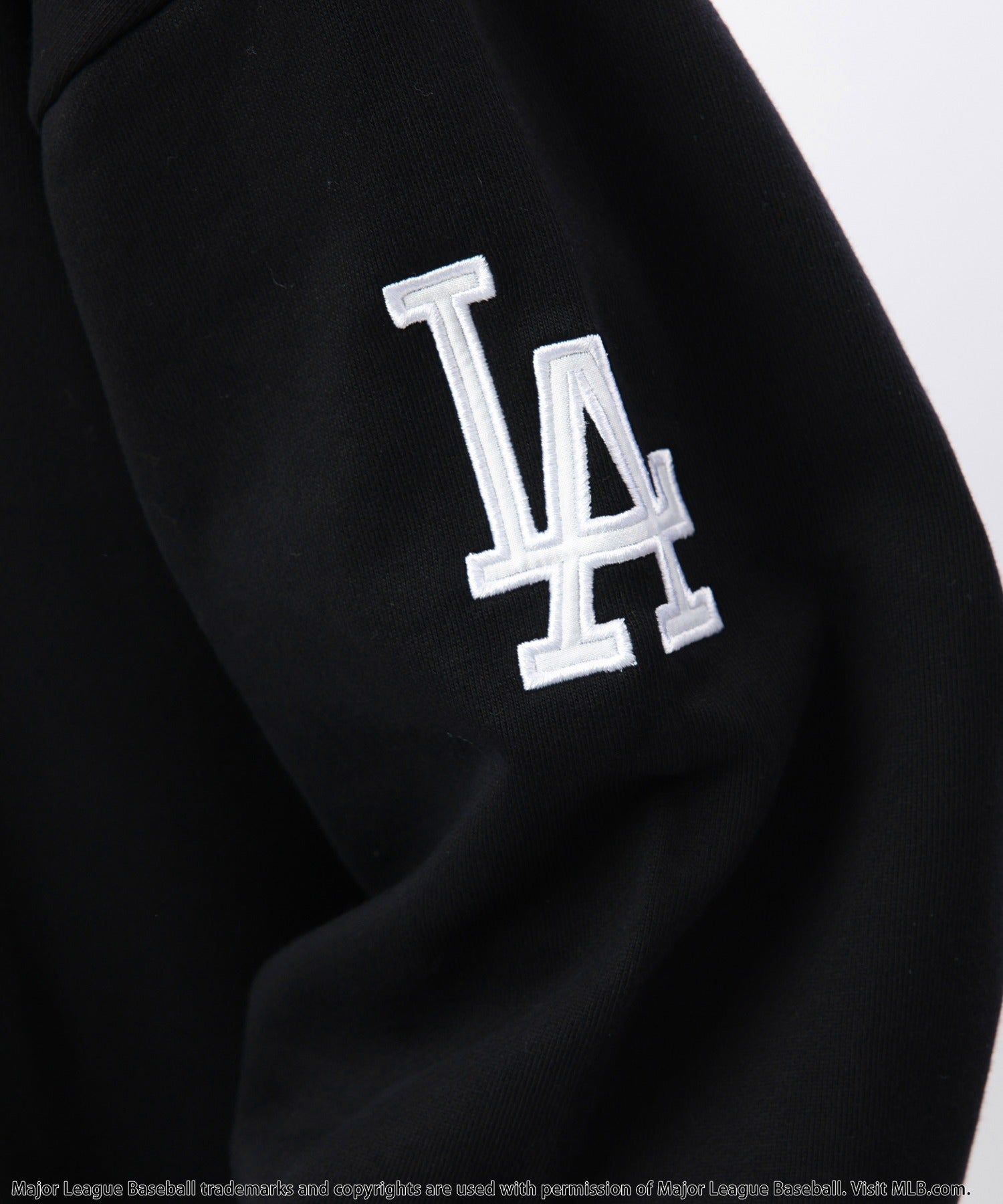 バック トゥー ザ フィールド (ビーティーティーエフ) BACK TO THE FIELD (BTTF) 【MLB】刺繍ロゴフーディー (ブラック) ブラック