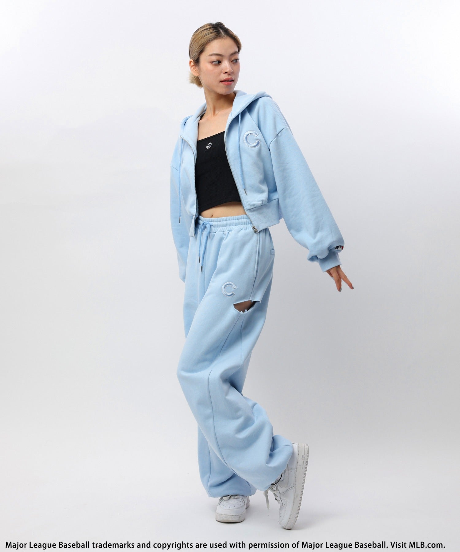 バック トゥー ザ フィールド (ビーティーティーエフ) BACK TO THE FIELD (BTTF) 【MLB】3Dロゴ刺繍ショートZIPパーカー (ブルー) ブルー