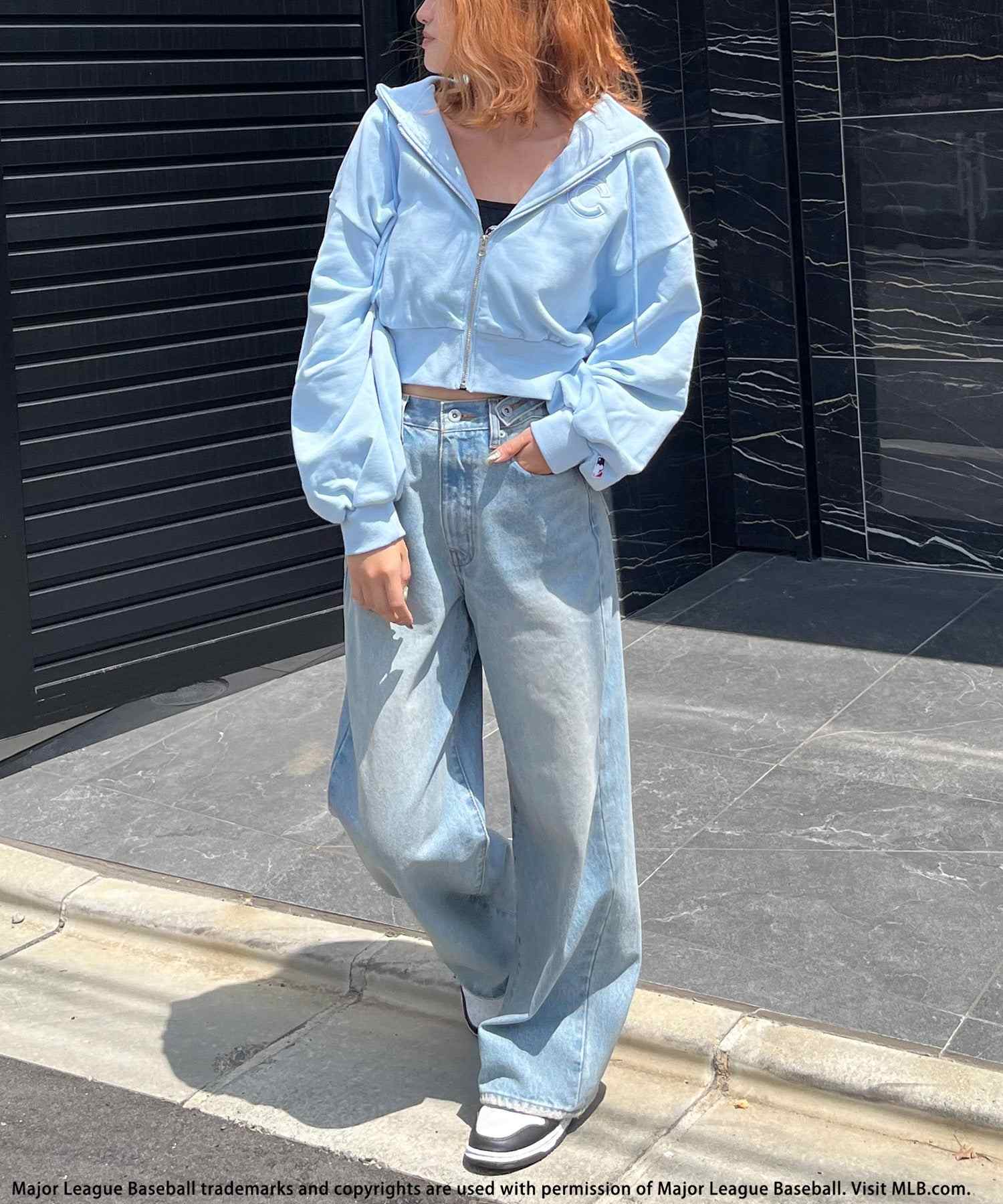 バック トゥー ザ フィールド (ビーティーティーエフ) BACK TO THE FIELD (BTTF) 【MLB】3Dロゴ刺繍ショートZIPパーカー (ブルー) ブルー