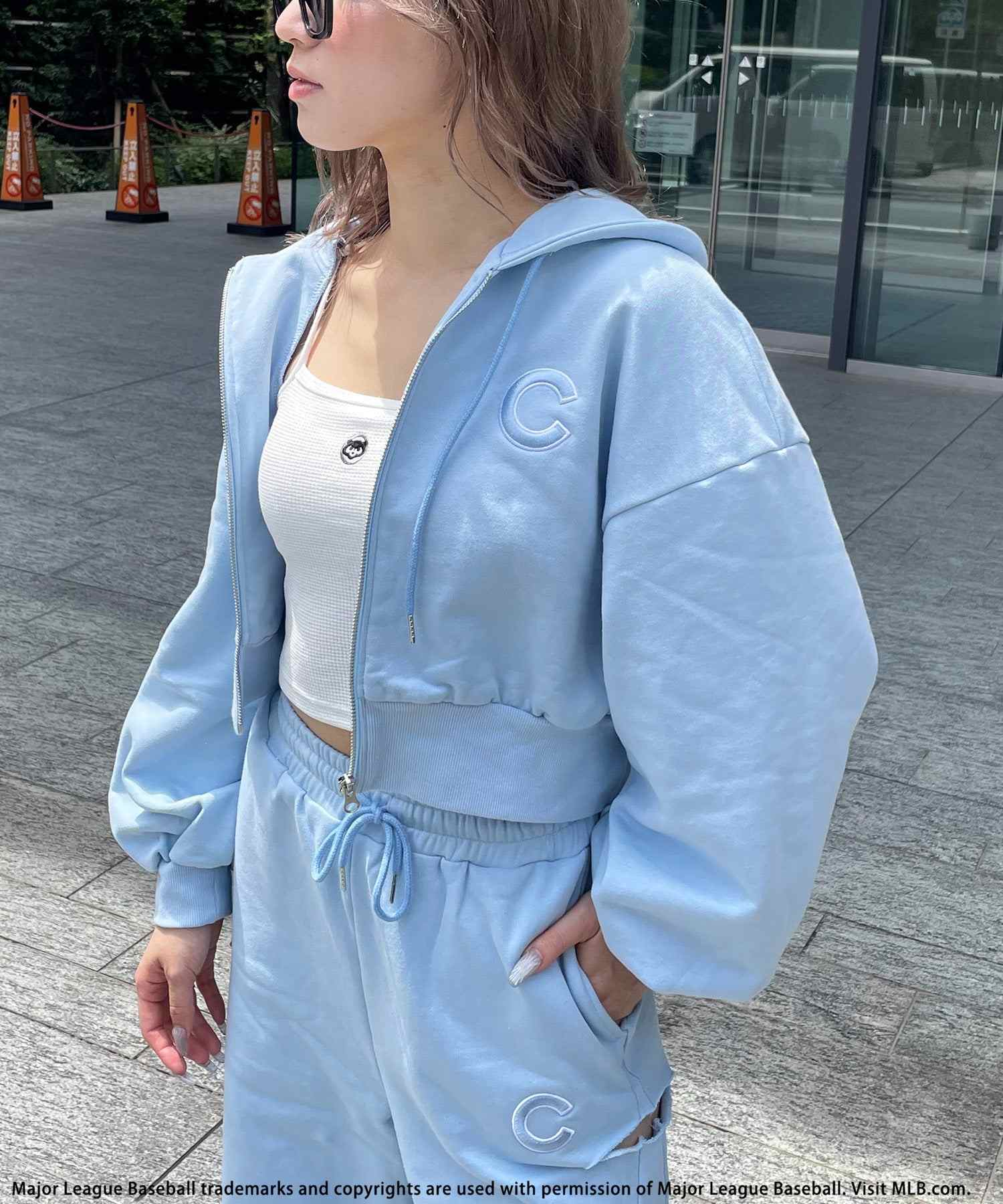 バック トゥー ザ フィールド (ビーティーティーエフ) BACK TO THE FIELD (BTTF) 【MLB】3Dロゴ刺繍ショートZIPパーカー (ブルー) ブルー