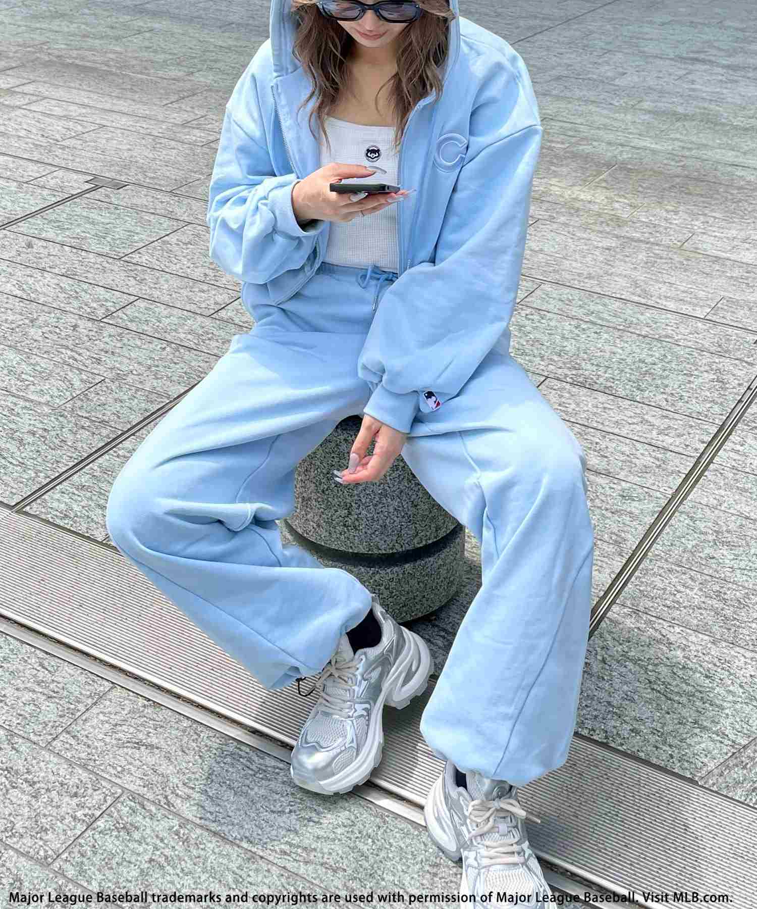 バック トゥー ザ フィールド (ビーティーティーエフ) BACK TO THE FIELD (BTTF) 【MLB】3Dロゴ刺繍ショートZIPパーカー (ブルー) ブルー