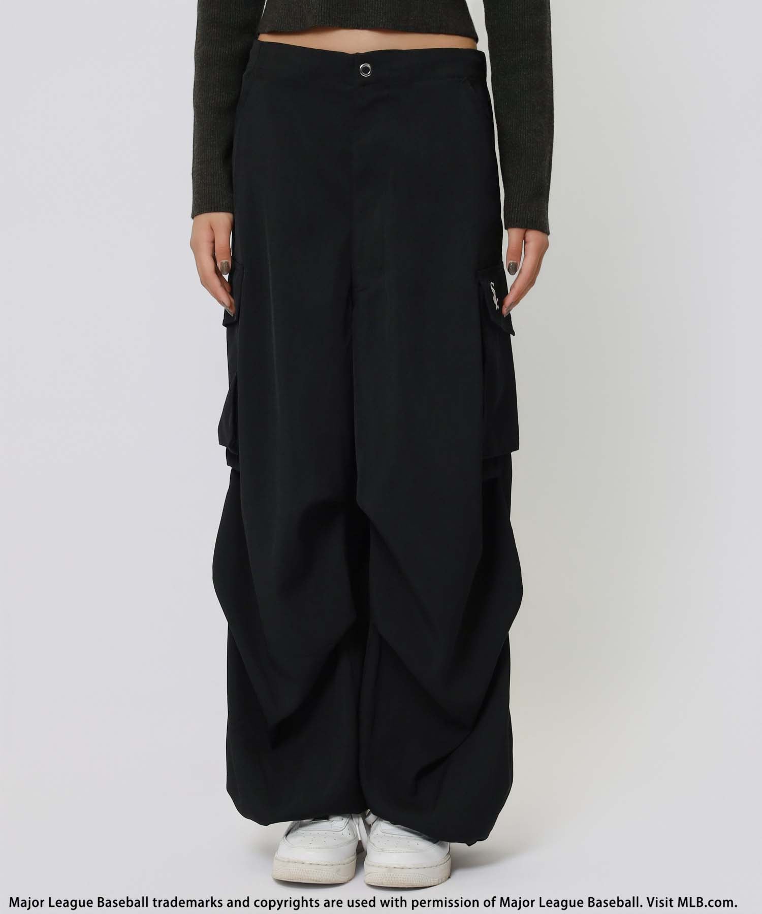 バック トゥー ザ フィールド (ビーティーティーエフ) BACK TO THE FIELD (BTTF) 【MLB】タックカーゴパンツ (ブラック) ブラック