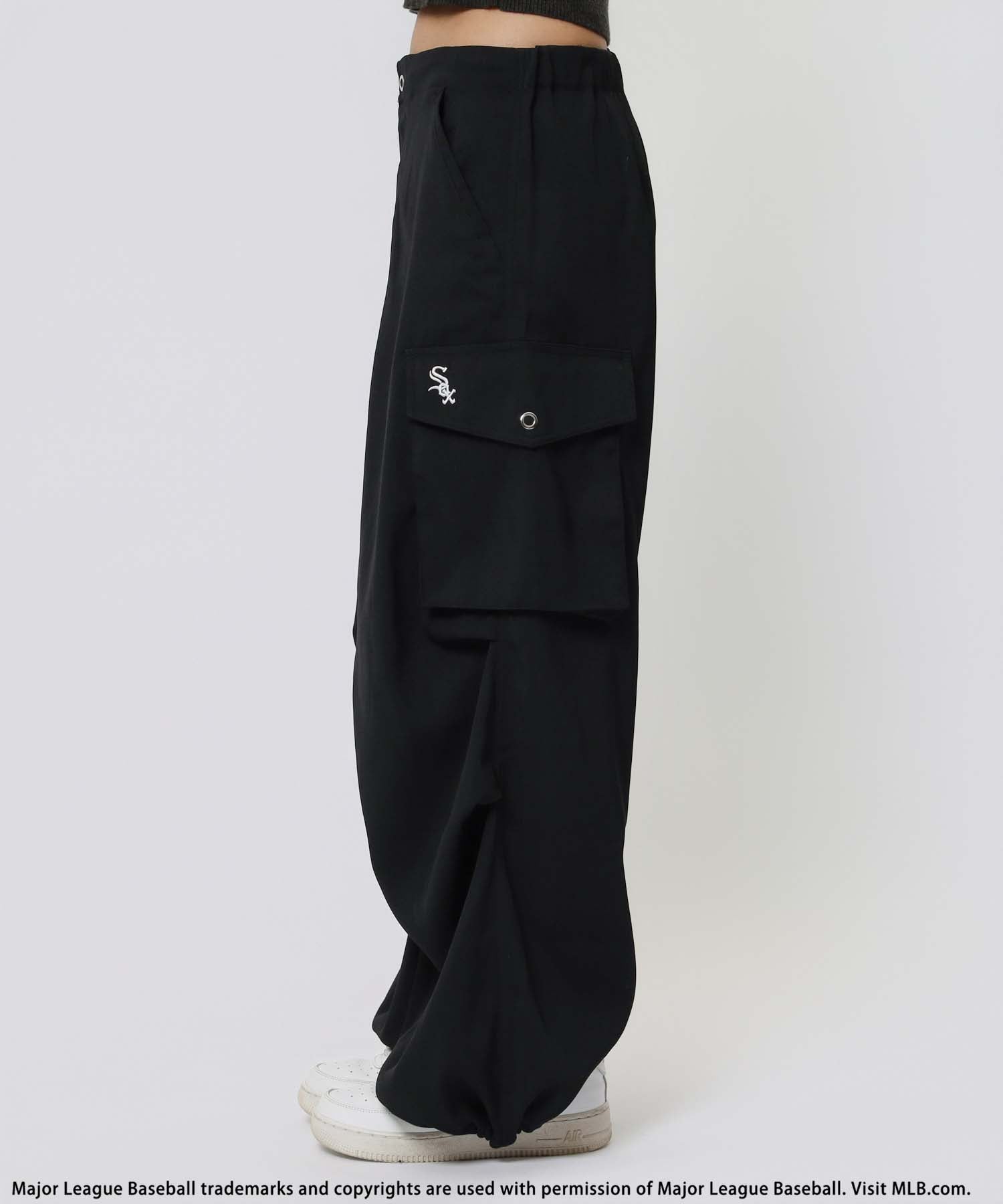 バック トゥー ザ フィールド (ビーティーティーエフ) BACK TO THE FIELD (BTTF) 【MLB】タックカーゴパンツ (ブラック) ブラック