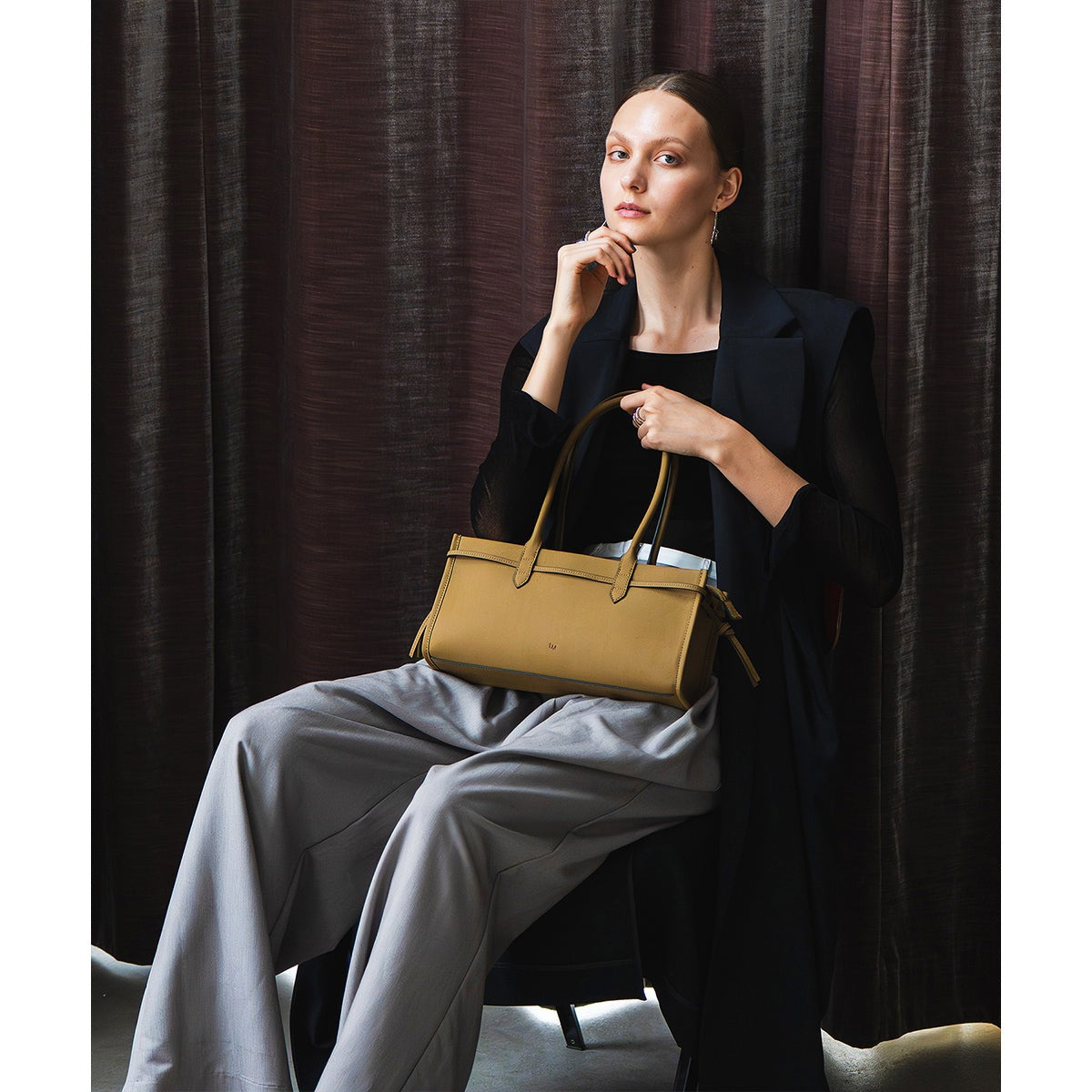 【LA MARGE】【本革】ベルトデザイン 横長 ロングハンドルバッグ ブラウン