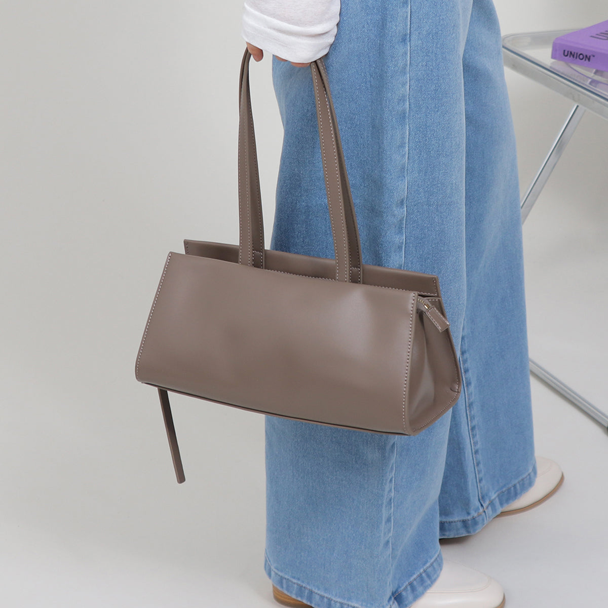 ベース BASE 【500mlペットボトル収納可能】 3層式 スクエア ショルダーバッグ (オーク) オーク