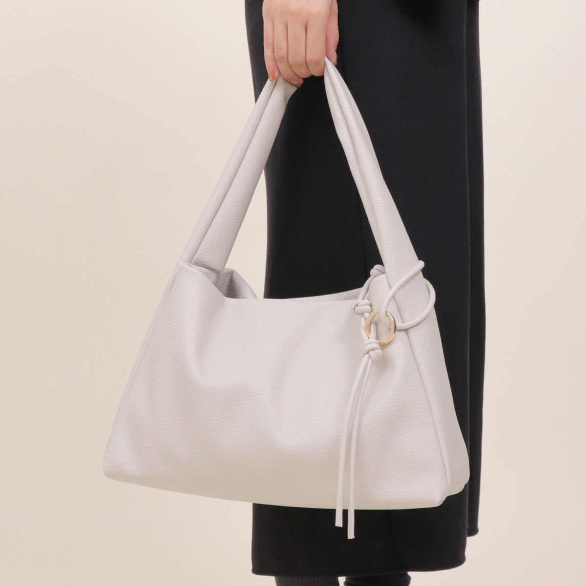 ベース BASE 【LA MARGE】【500mlボトル収納可】フェイクレザー ワンショルダー トートバッグ (オフホワイト) オフホワイト