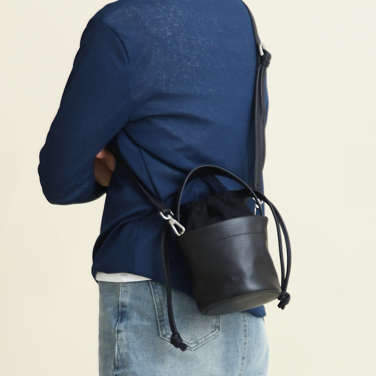 ベース BASE 本革 ミニショルダーバッグ 巾着,ブラック