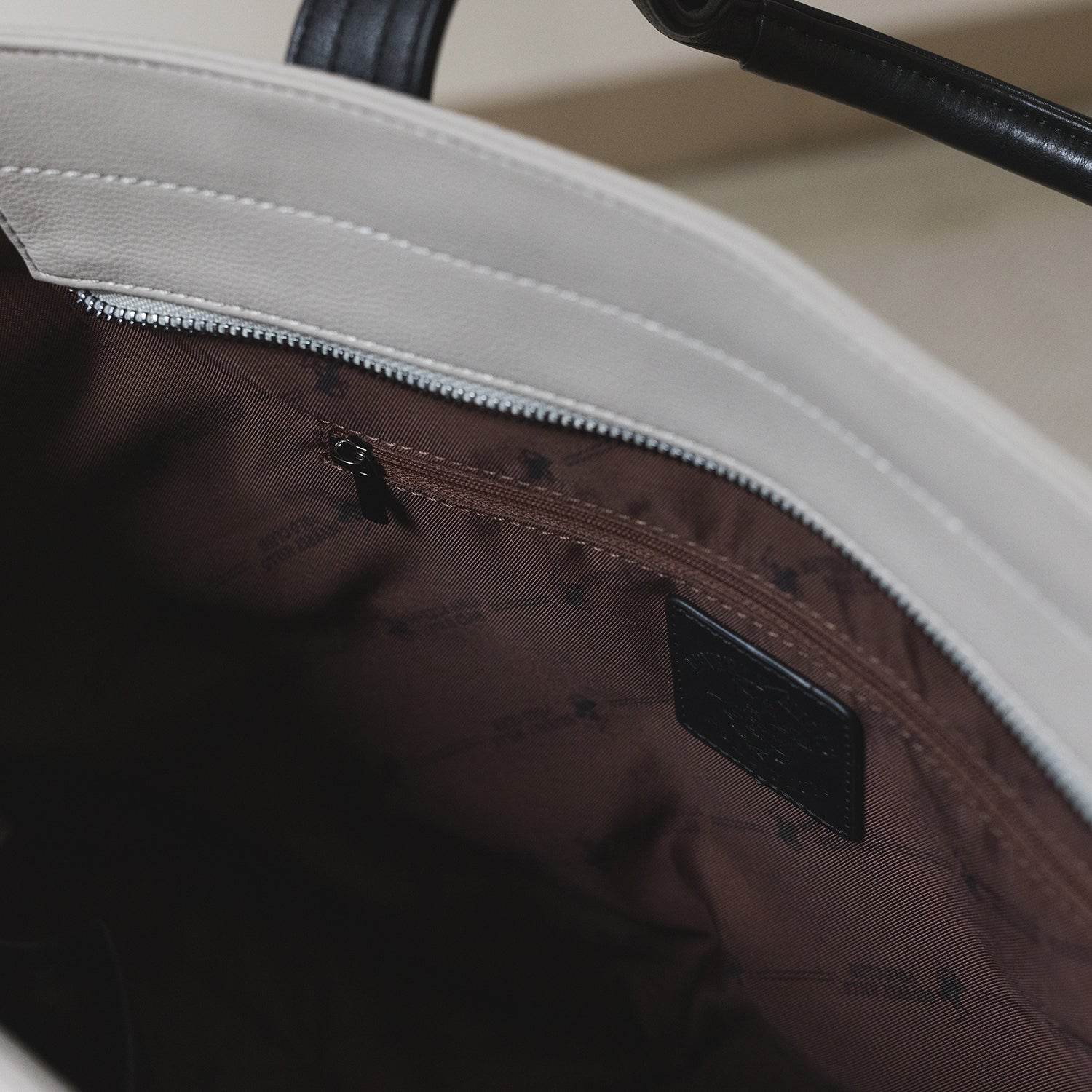 ビバリーヒルズポロクラブ BEVERLY HILLS POLO CLUB トートバッグ レディース A4対応 大きめ PU 合皮 通勤 肩掛け 自立 刺繍ロゴ 大人可愛い 軽量 上品 シンプル BHPC ブランド PUトートバッグL PN17587702BB (グレージュ) グレージュ