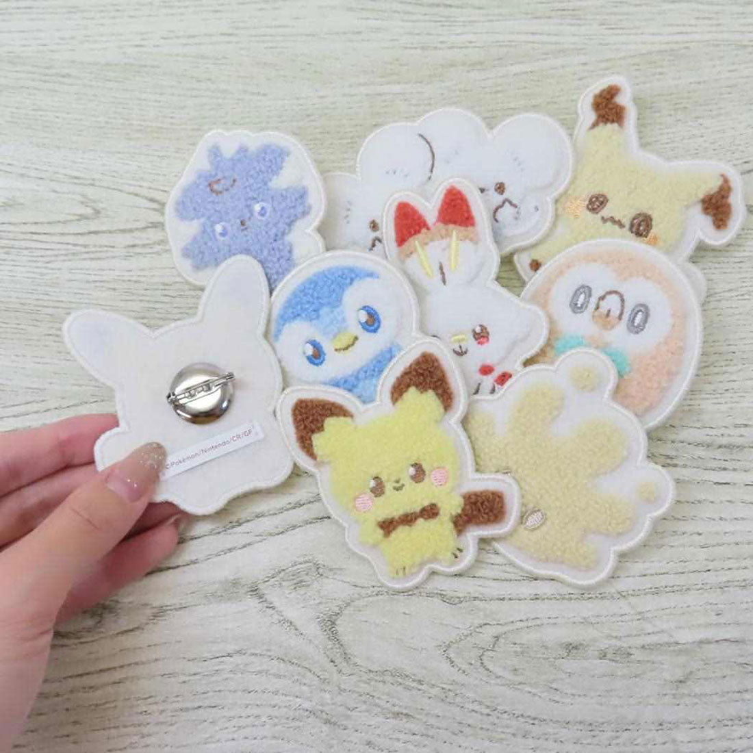 シネマコレクション cinemacollection ポケットモンスター バッジ サガラバッジ ポケピース モクロー ポケモン マリモクラフト 相良刺繍 安全ピン キャラクター グッズ ベージュ