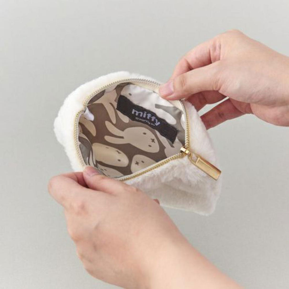 シネマコレクション cinemacollection ミッフィー 平ポーチ もこもこフラットポーチ アイボリー ディックブルーナ ゾーウィー プレゼント 絵本キャラクター グッズ ホワイト