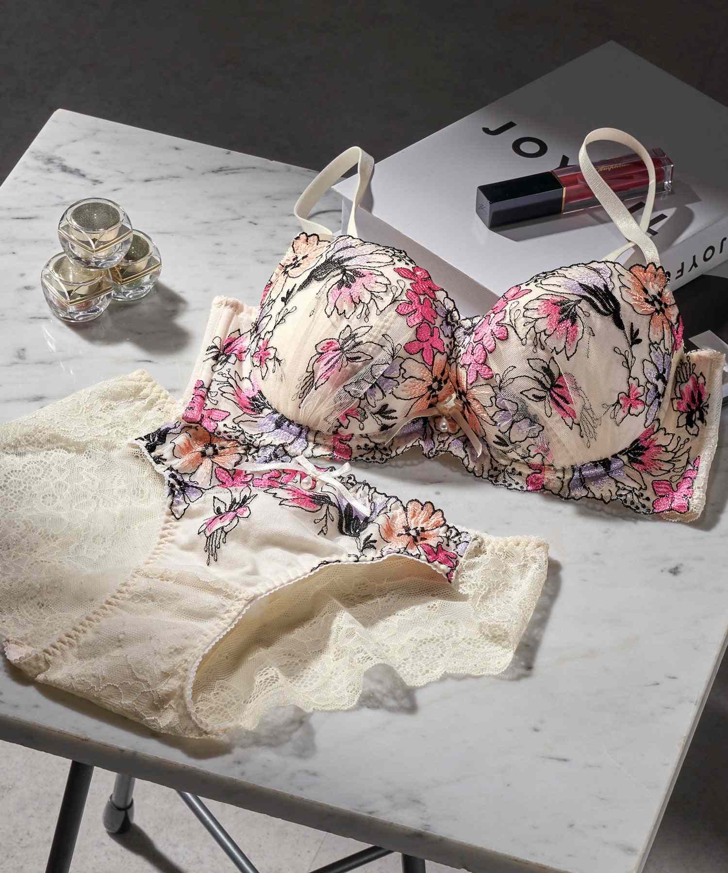 ユナウ YU'NOW モテ谷間のもっちりコンフォートブラ&ショーツ【返品不可商品】 (アイボリー) アイボリー