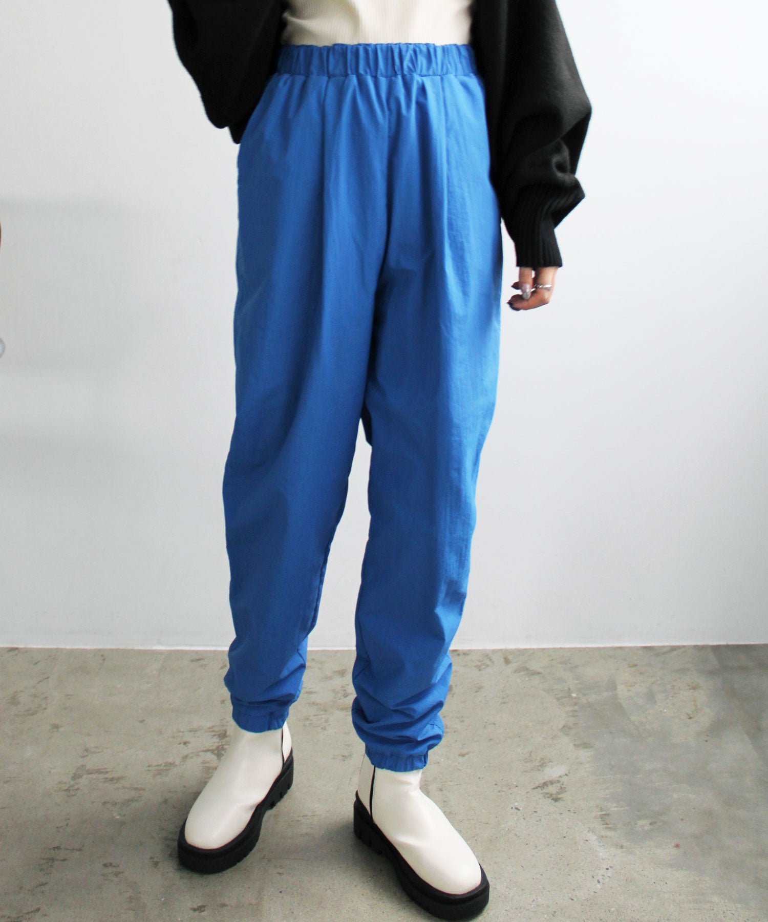 エヌエフ n.f. シャカシャカ素材ジョガーパンツ (ブルー) ブルー