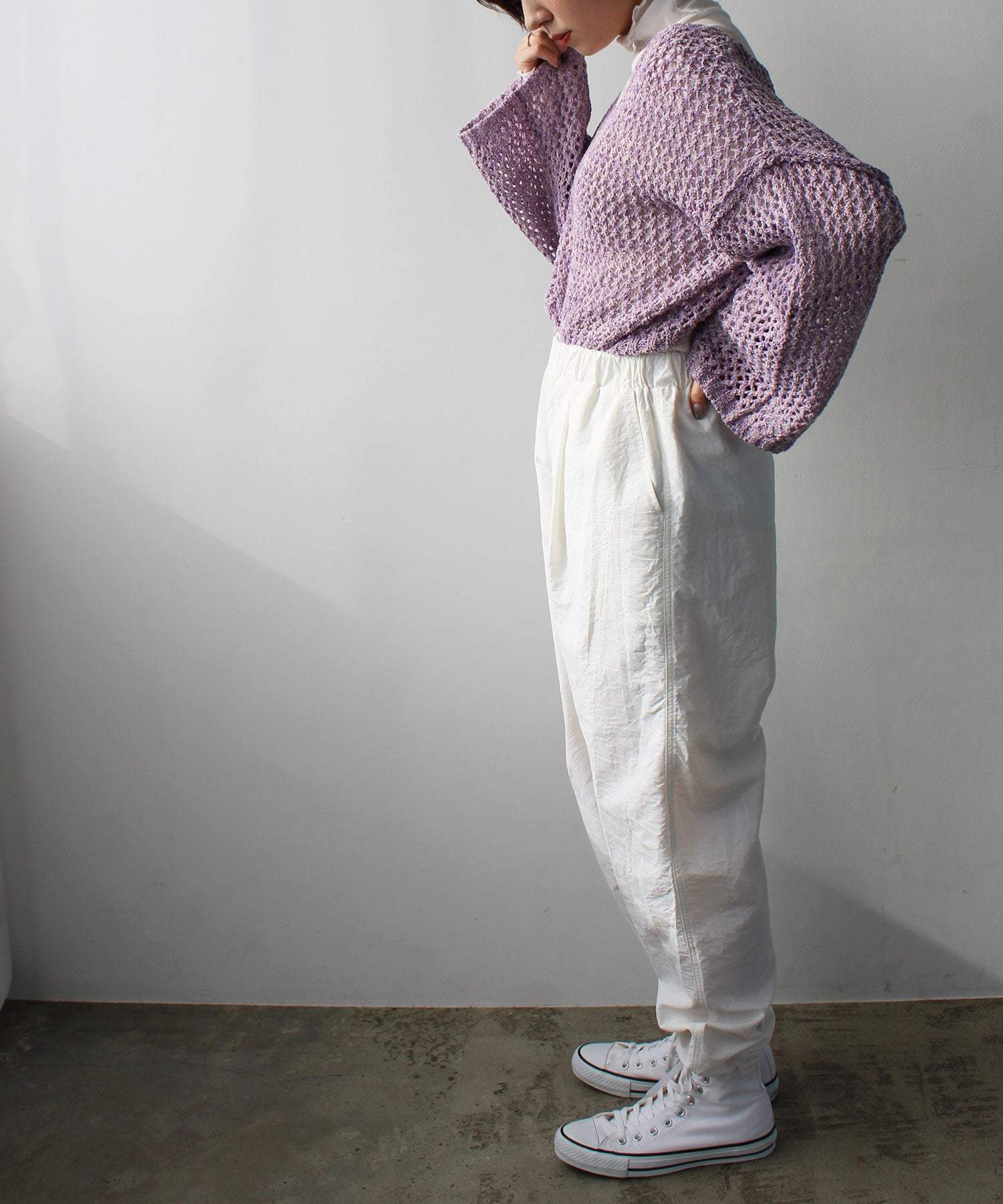 エヌエフ n.f. シャカシャカ素材ジョガーパンツ