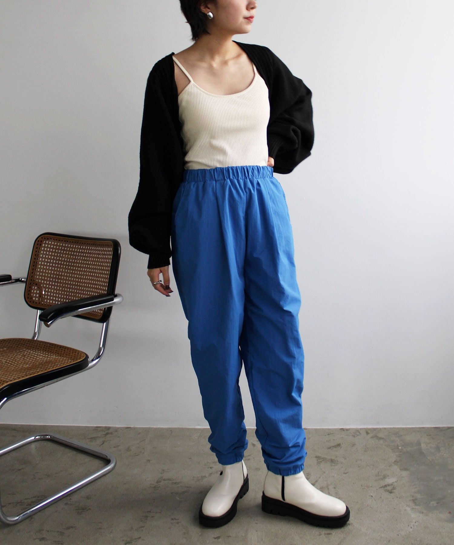 エヌエフ n.f. シャカシャカ素材ジョガーパンツ