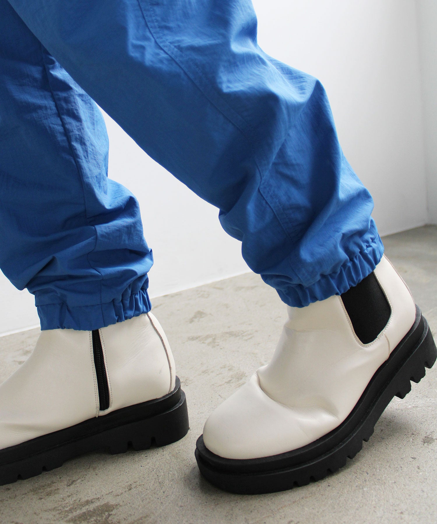 エヌエフ n.f. シャカシャカ素材ジョガーパンツ (ブルー) ブルー