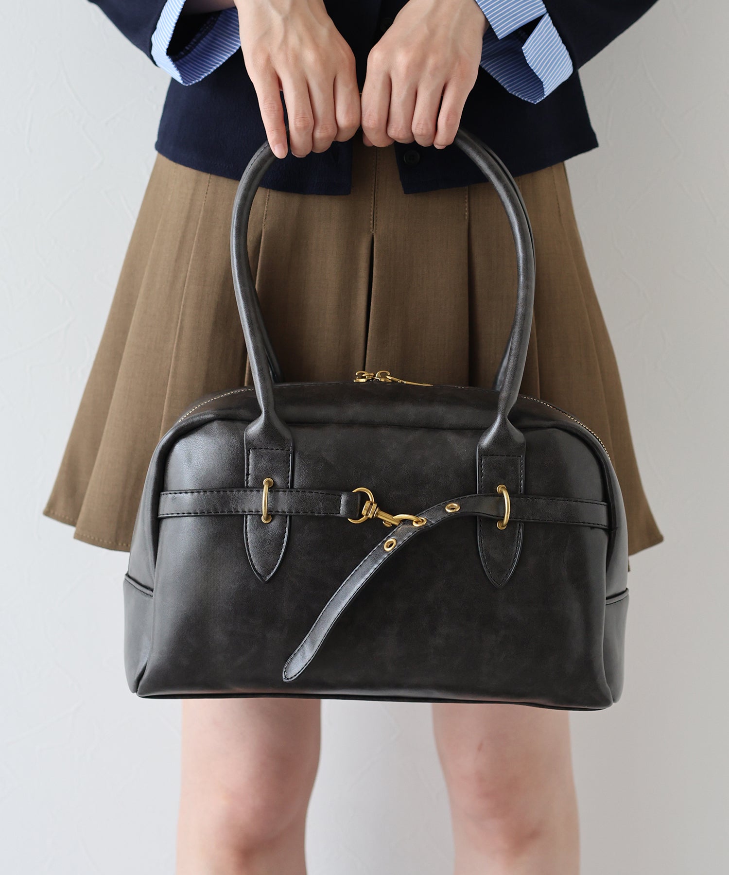 ブルーイースト BLUEEAST ベルトデザインボストンバッグ (ブラック) ブラック