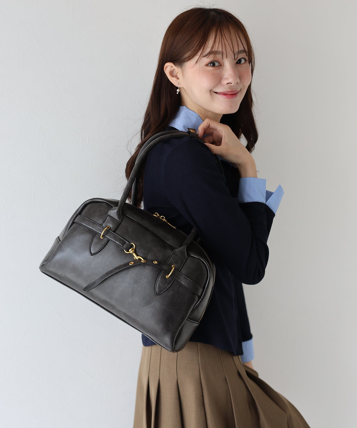 ブルーイースト BLUEEAST ベルトデザインボストンバッグ (ブラック) ブラック