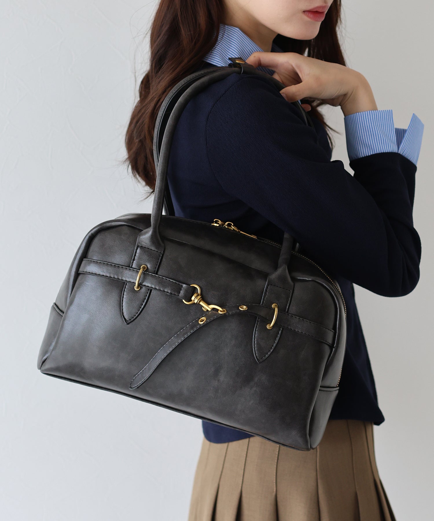 ブルーイースト BLUEEAST ベルトデザインボストンバッグ (ブラック) ブラック