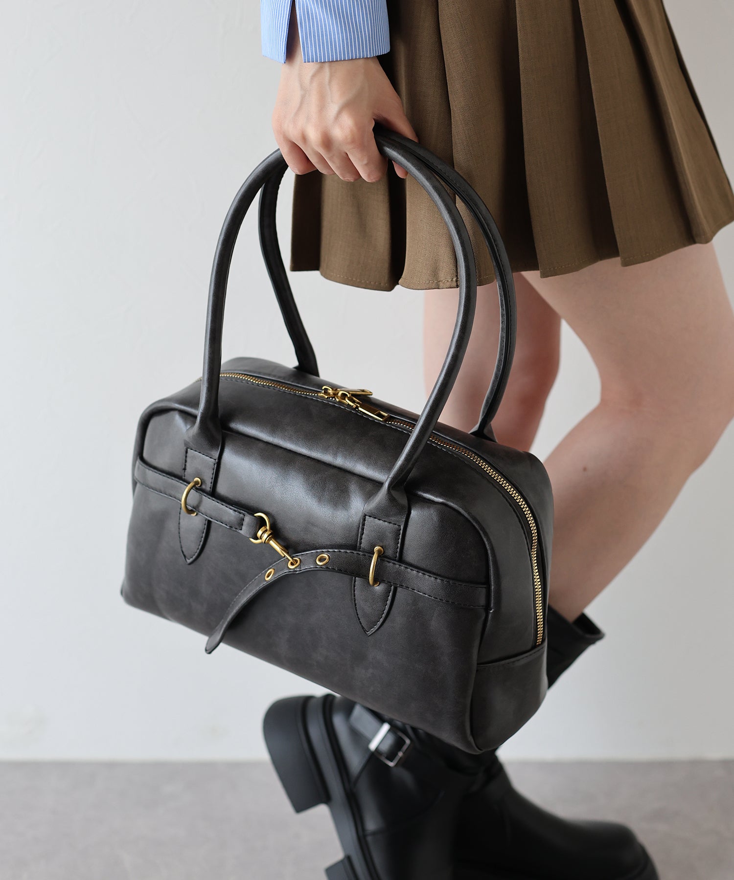 ブルーイースト BLUEEAST ベルトデザインボストンバッグ (ブラック) ブラック