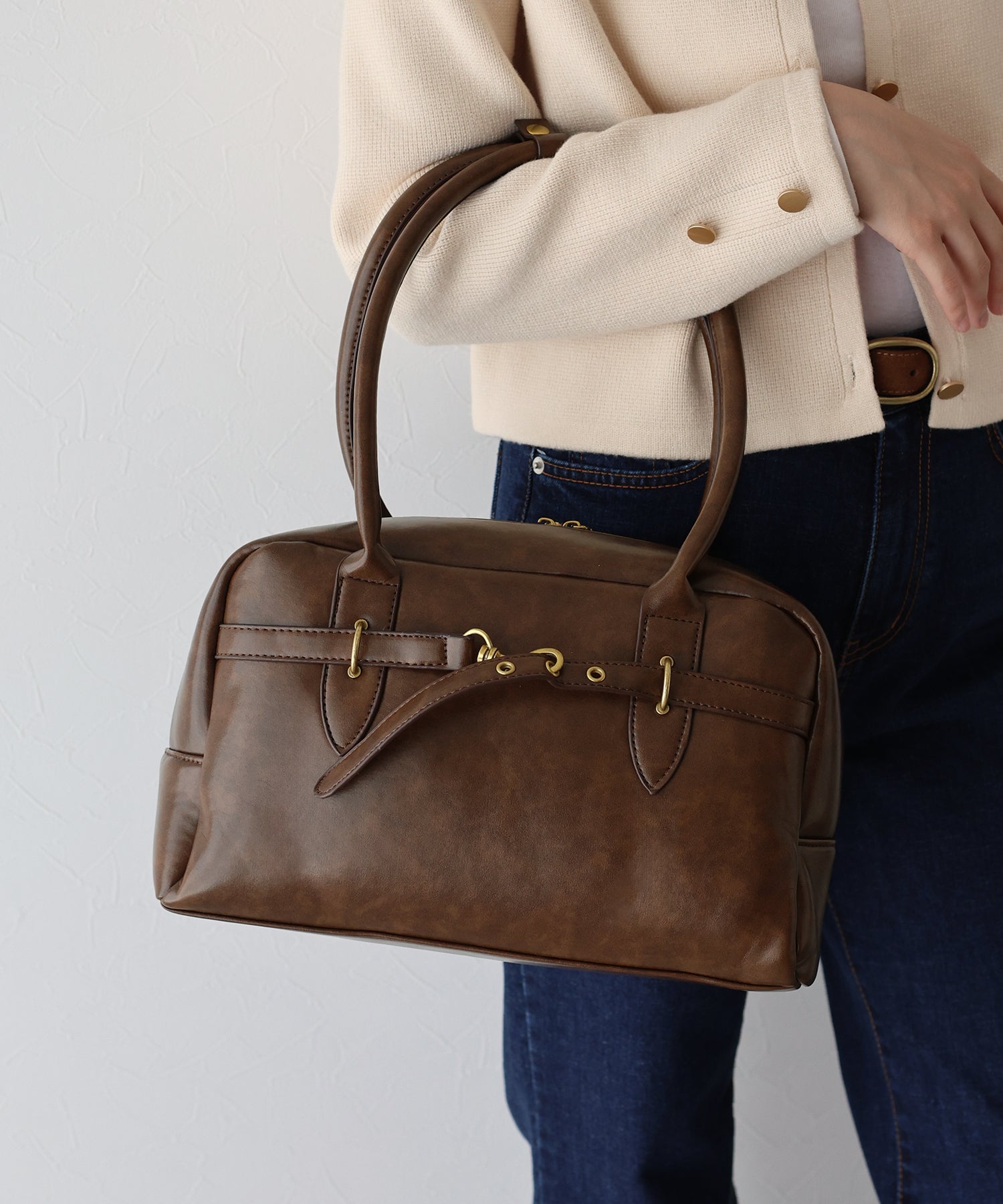 ブルーイースト BLUEEAST ベルトデザインボストンバッグ (ブラック) ブラック