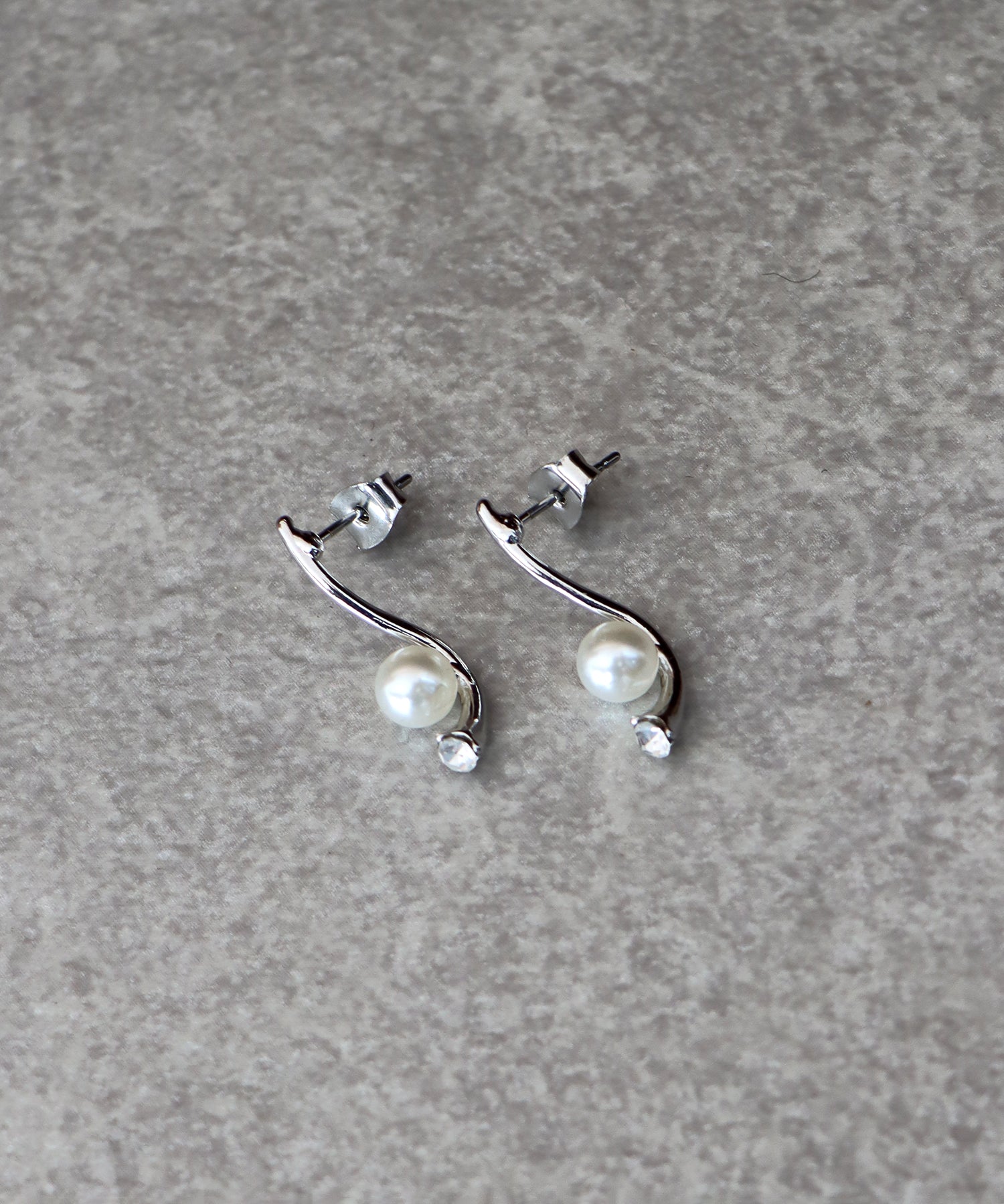 ブルーイースト BLUEEAST ラッパパールピアス (ゴールド) ゴールド