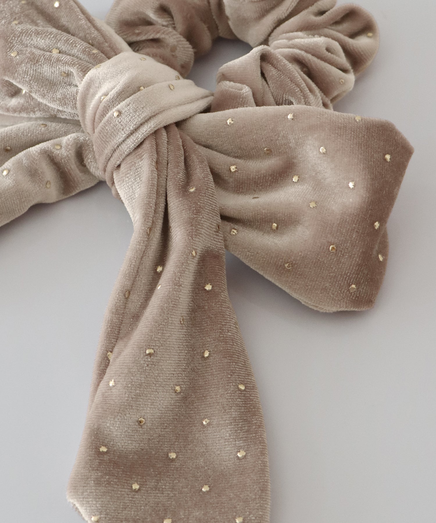 ブルーイースト BLUEEAST スタッズベロアリボンシュシュ (ブラック) ブラック