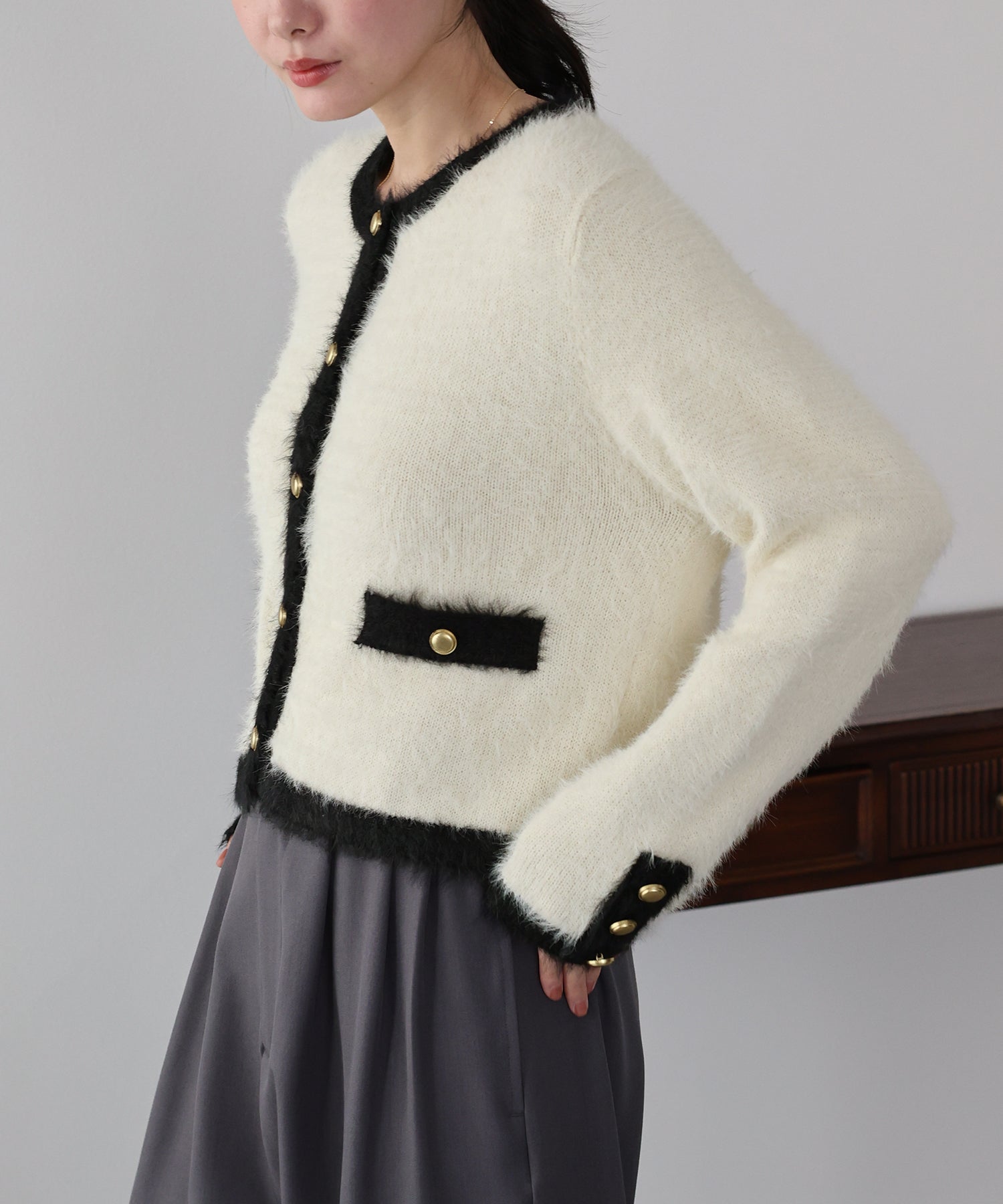 ブルーイースト BLUEEAST 金ボタンシャギーニットジャケット (アイボリー) アイボリー