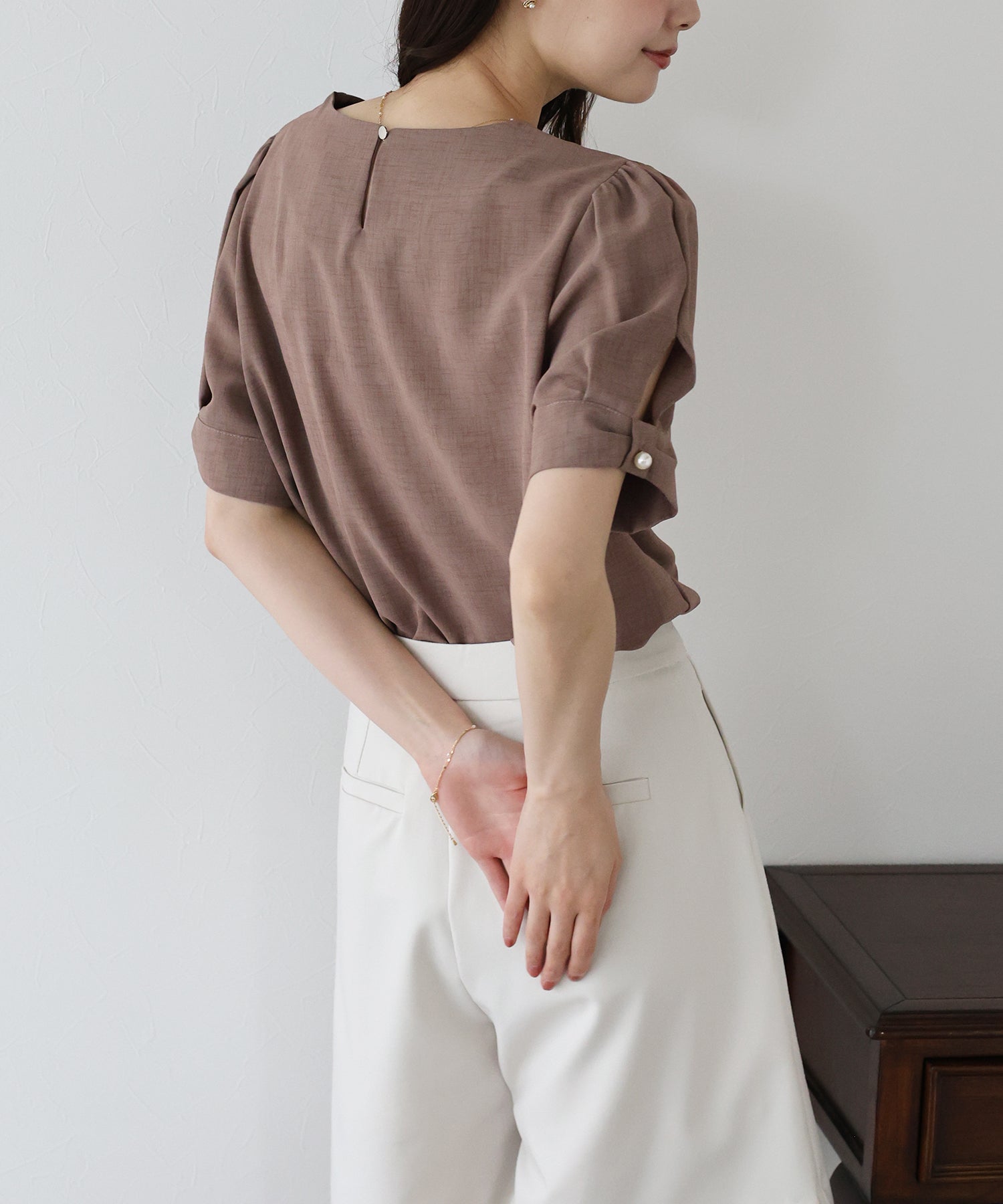 ブルーイースト BLUEEAST パールボタン麻調ブラウス (ブラック) ブラック