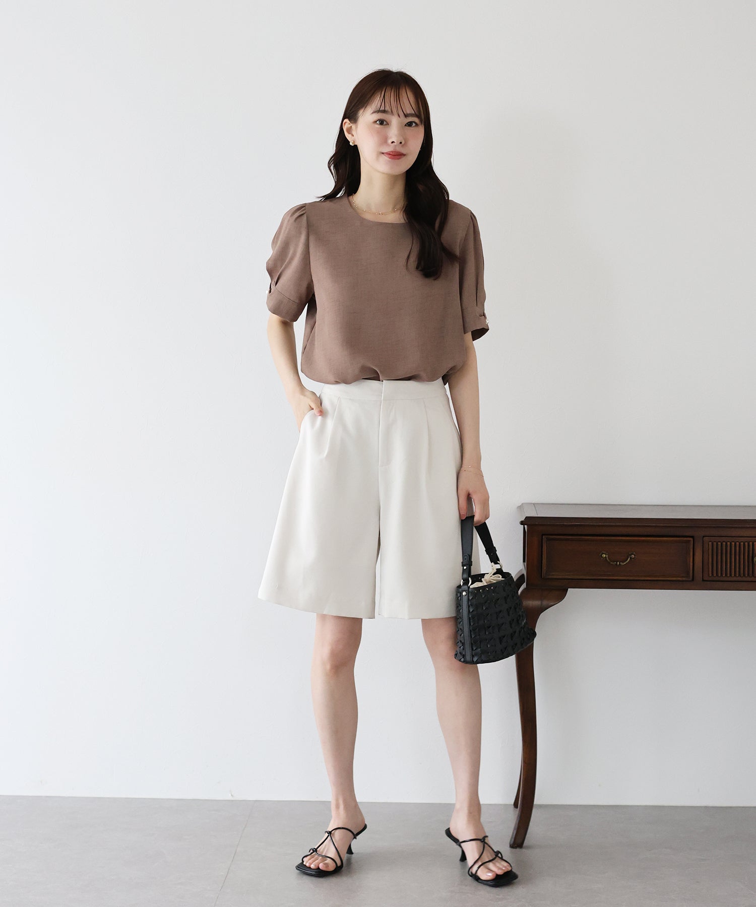 ブルーイースト BLUEEAST パールボタン麻調ブラウス (ブラック) ブラック