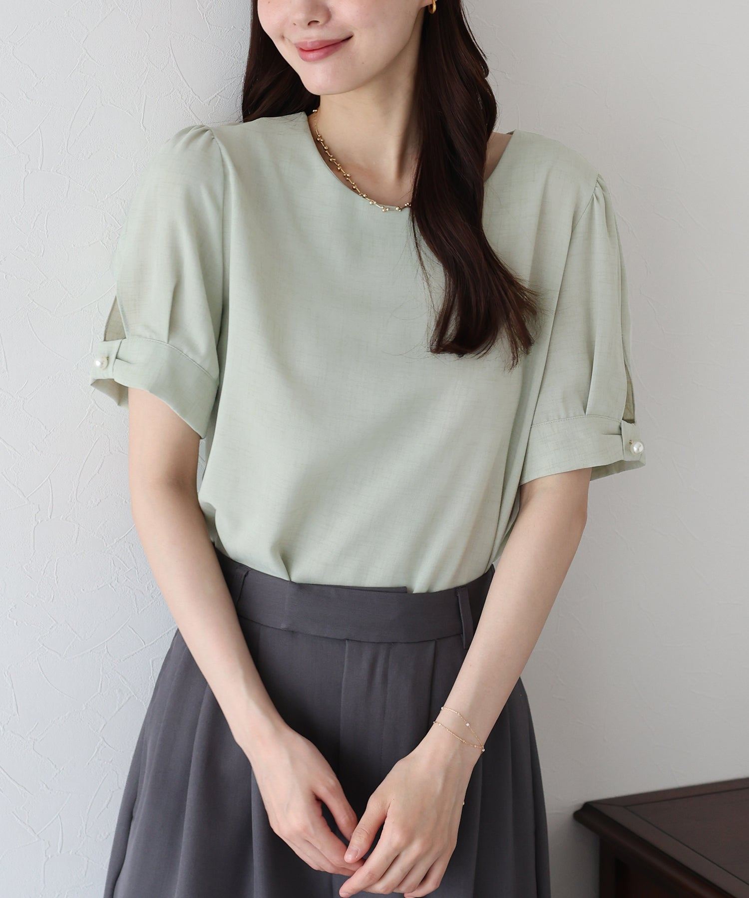 ブルーイースト BLUEEAST パールボタン麻調ブラウス (ブラック) ブラック