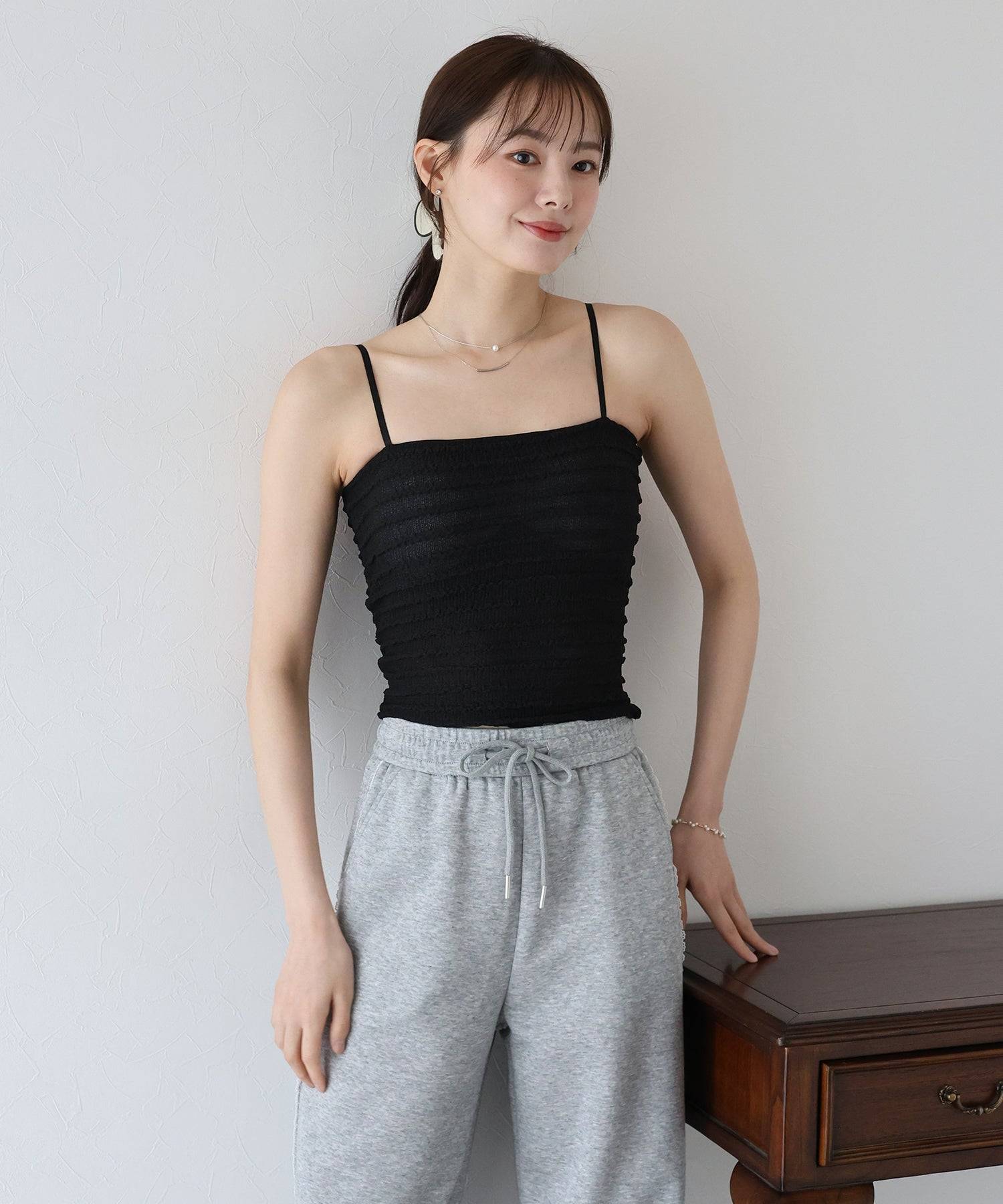 ブルーイースト BLUEEAST カップ付きシャーリングキャミソール (ブルー) ブルー