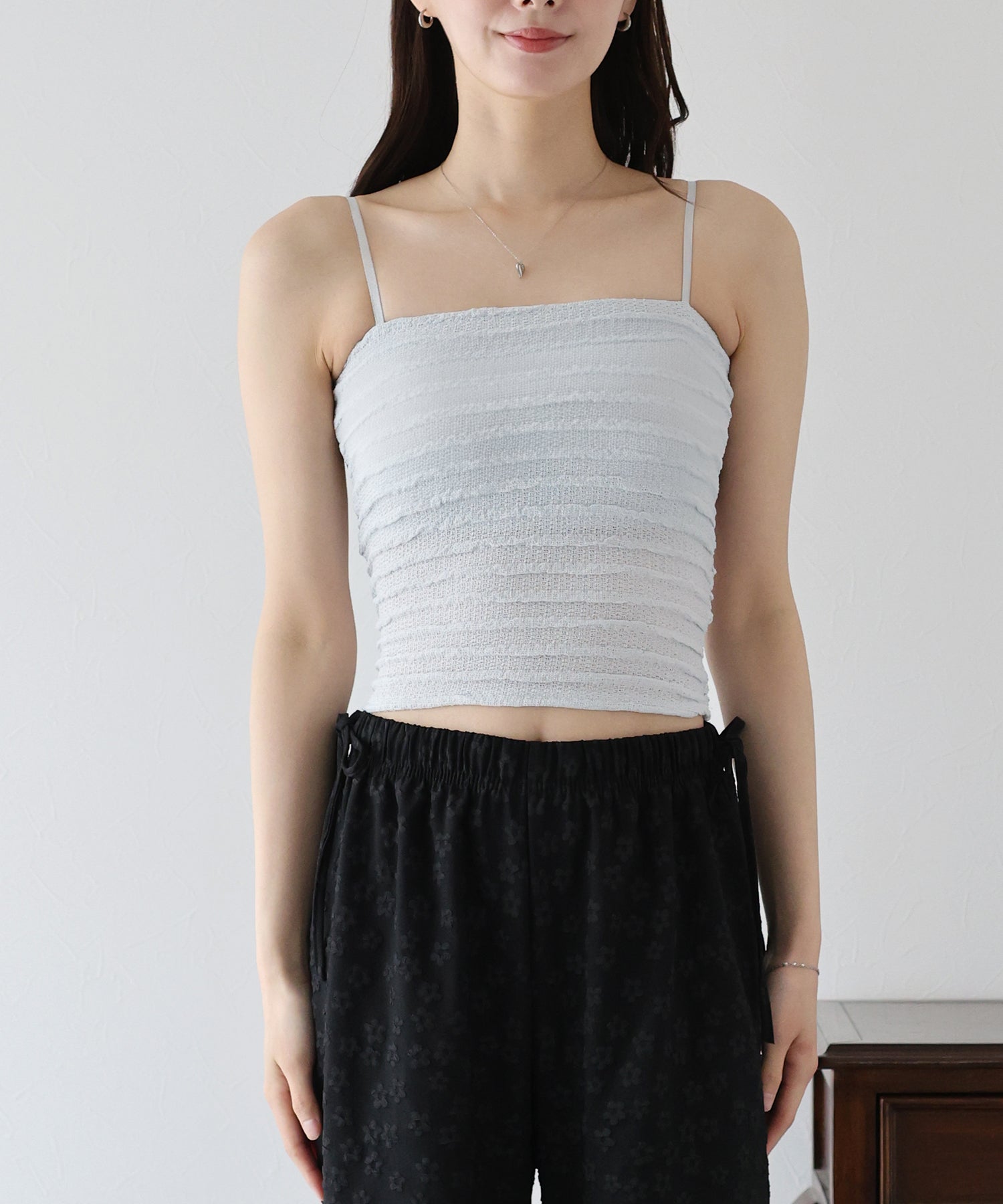 ブルーイースト BLUEEAST カップ付きシャーリングキャミソール (ブルー) ブルー